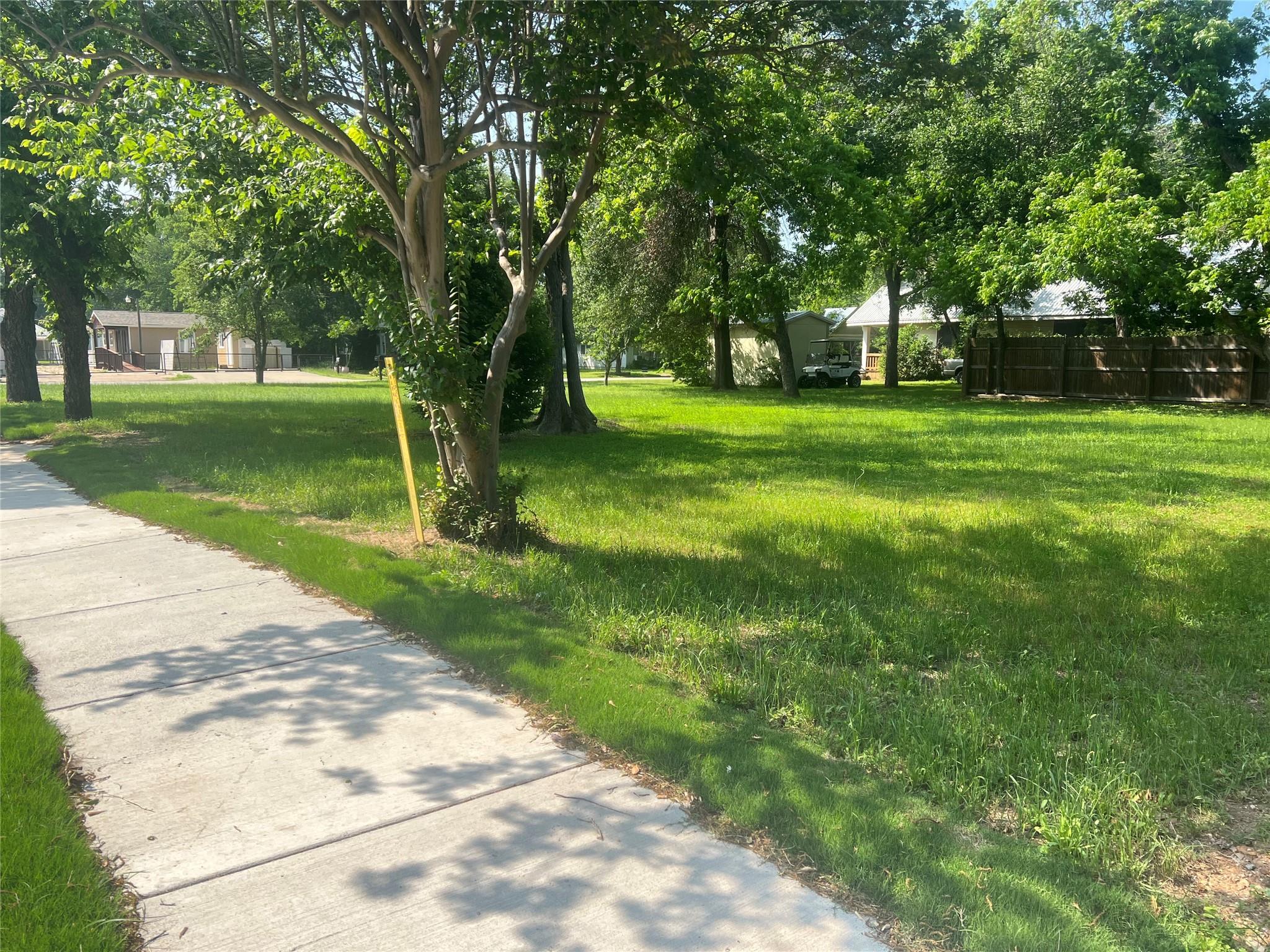 300 Turney ST, Smithville, TX 78957 photo 4