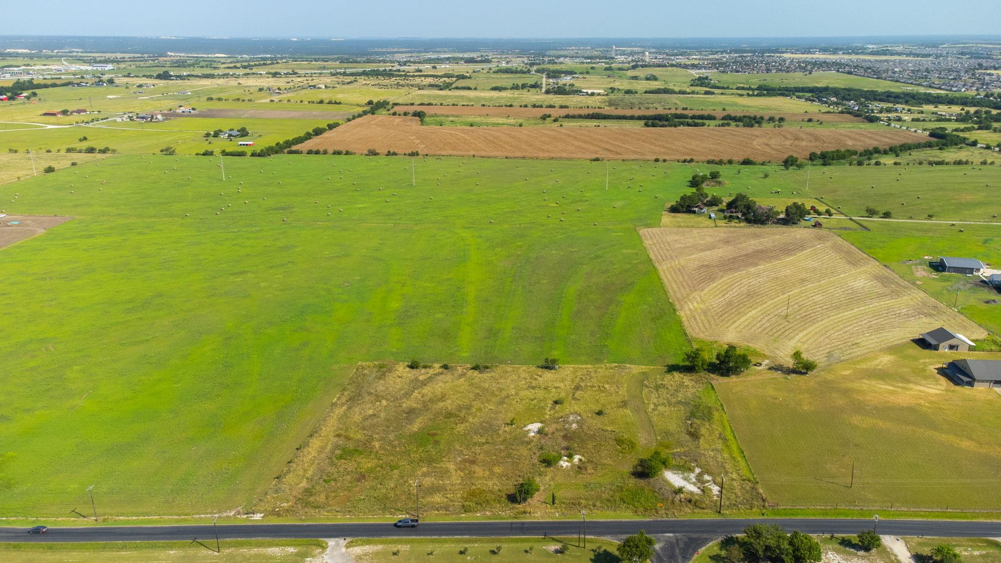 1499 CR 311 DR, Jarrell, TX 76537 photo 3