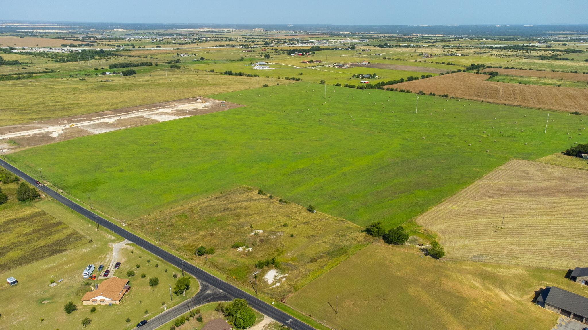 1499 CR 311 DR, Jarrell, TX 76537 photo 4