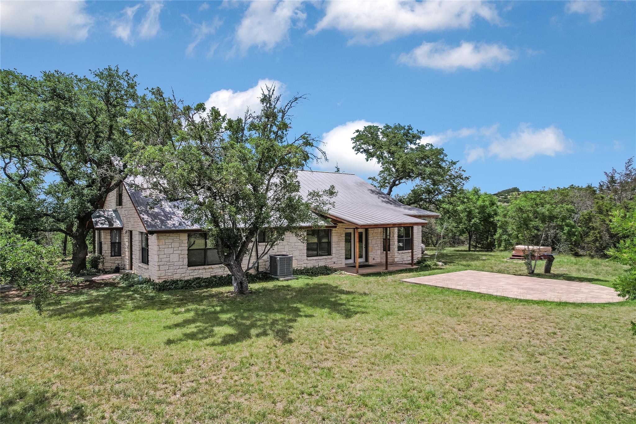 199 Middleton RD, Spicewood, TX 78669 photo 3