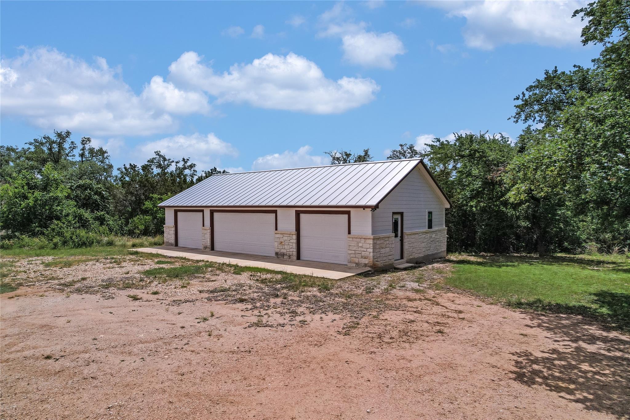 199 Middleton RD, Spicewood, TX 78669 photo 5