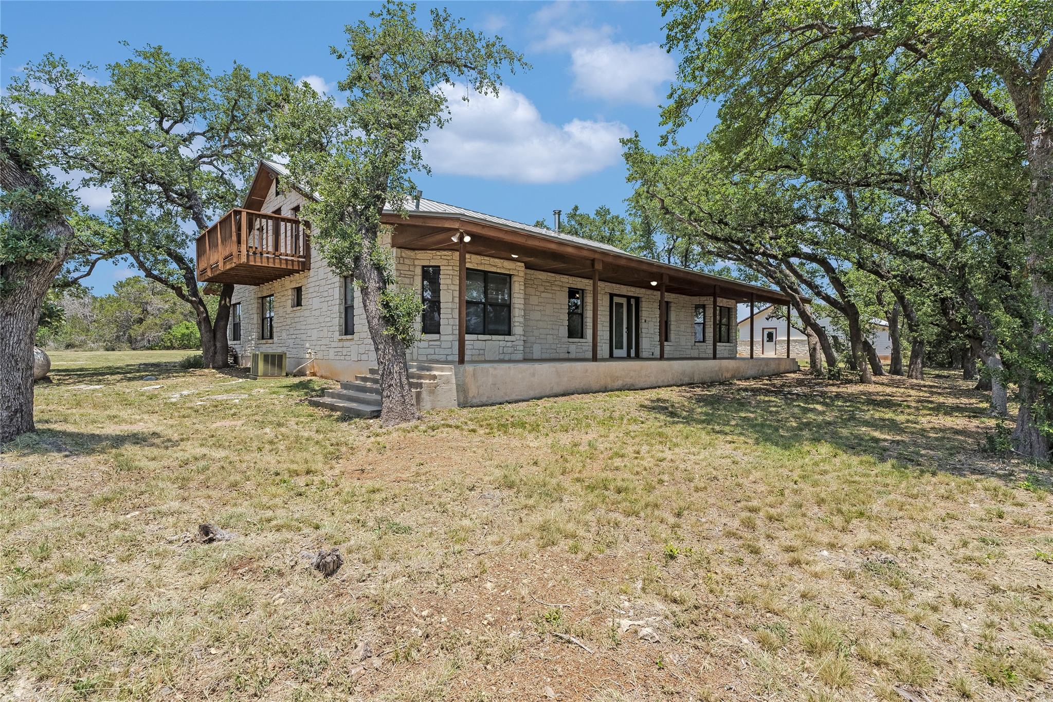 199 Middleton RD, Spicewood, TX 78669 photo 4