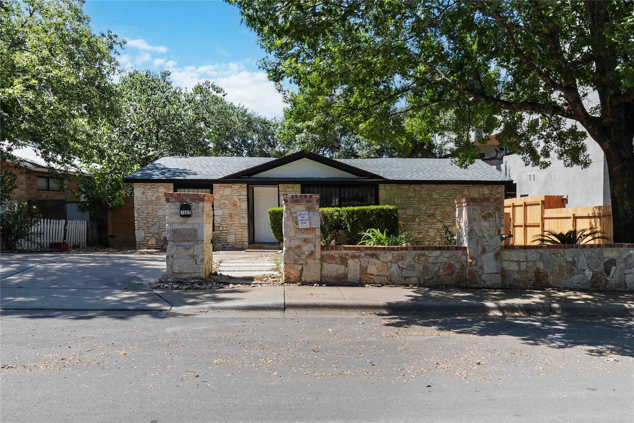 1002 Walter ST, Austin, TX 78702 photo 4