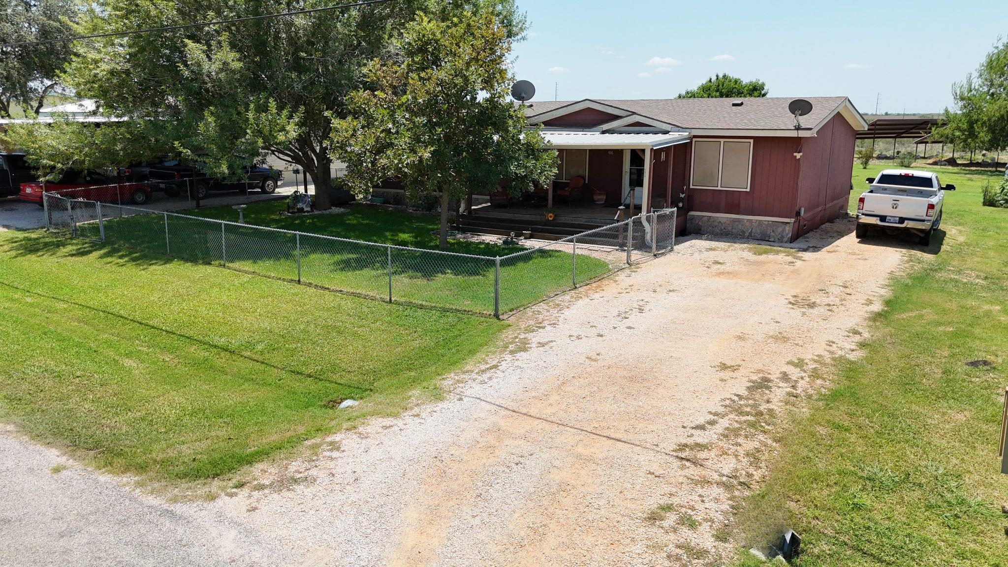 436 Rosemary LOOP, New Braunfels, TX 78130 photo 2