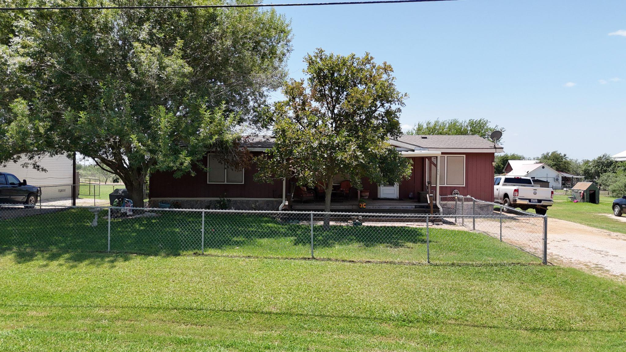 436 Rosemary LOOP, New Braunfels, TX 78130 photo 3