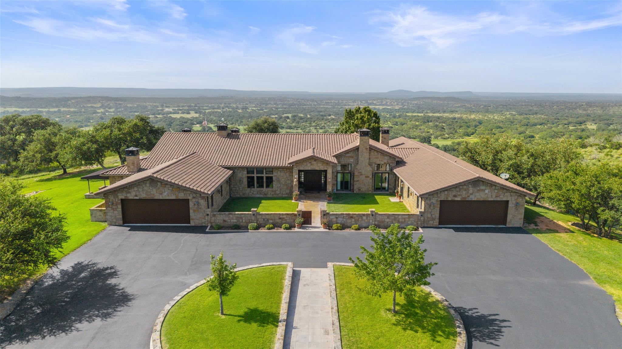 4529 Ranch Road 3347, Round Mountain, TX 78663 photo 2