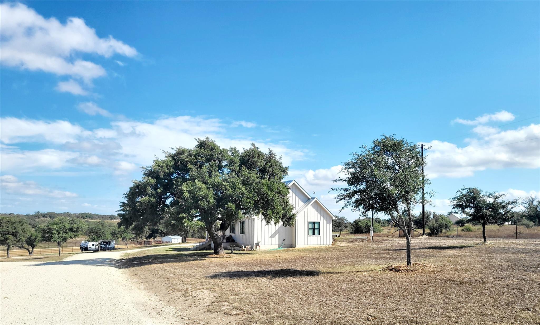 621 Stanton Road, Johnson City, TX 78636 photo 2