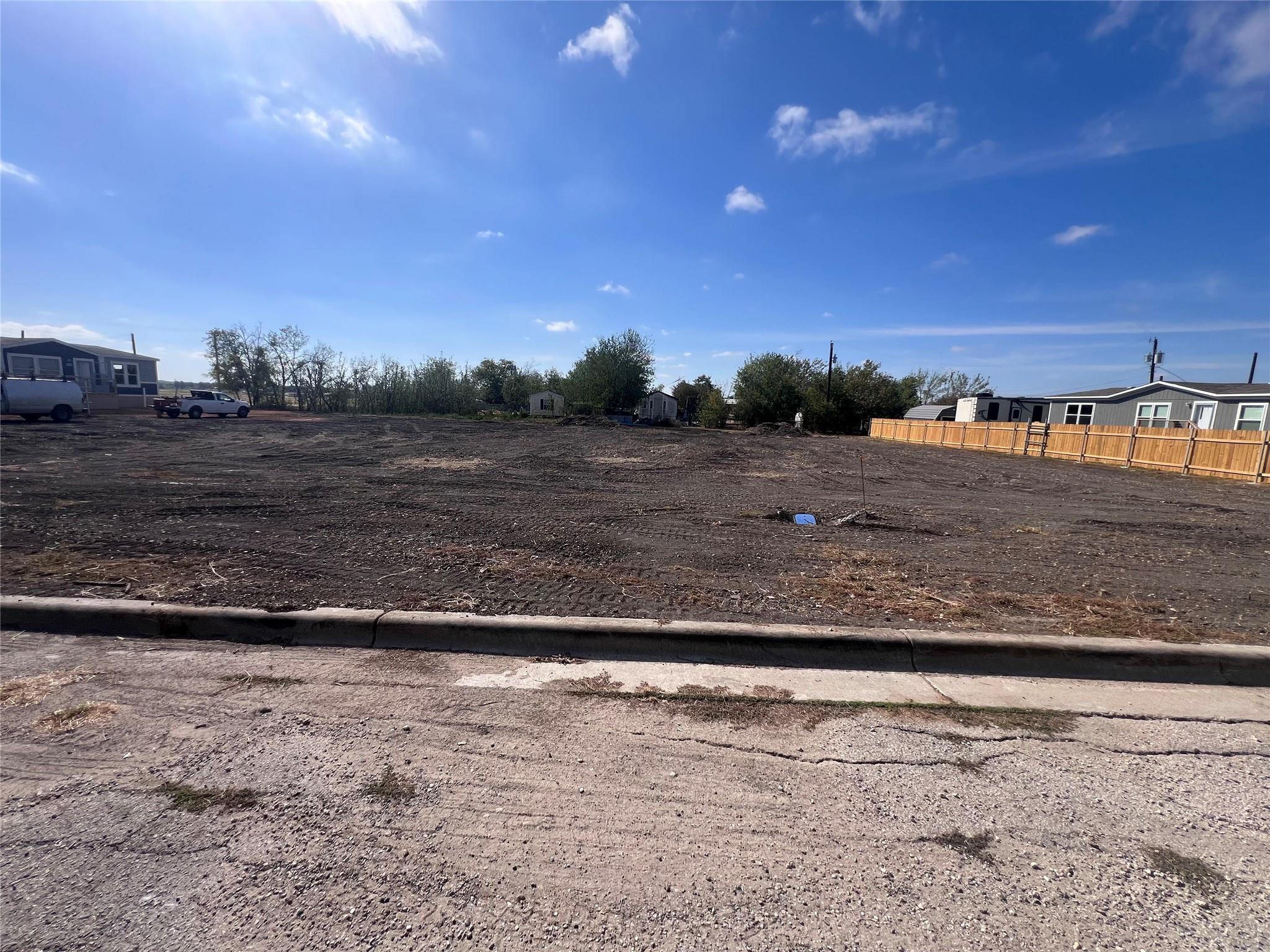 706 Pecan ST, Granger, TX 76530 photo 2