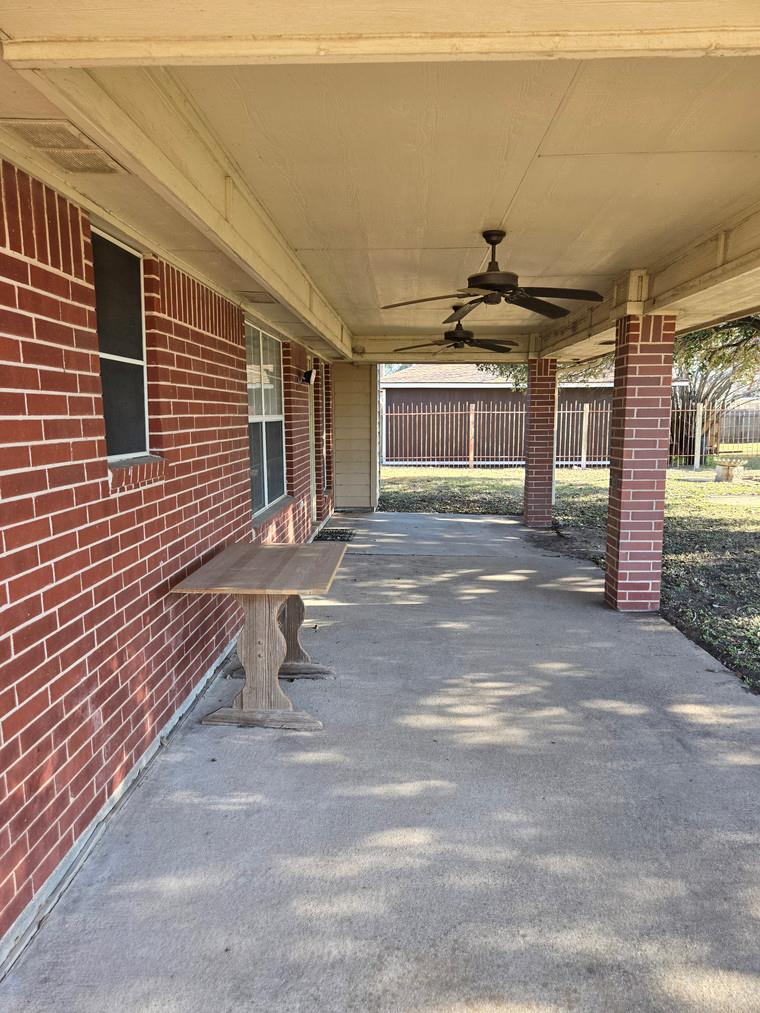2607 Cherrylawn DR, Taylor, TX 76574 photo 5