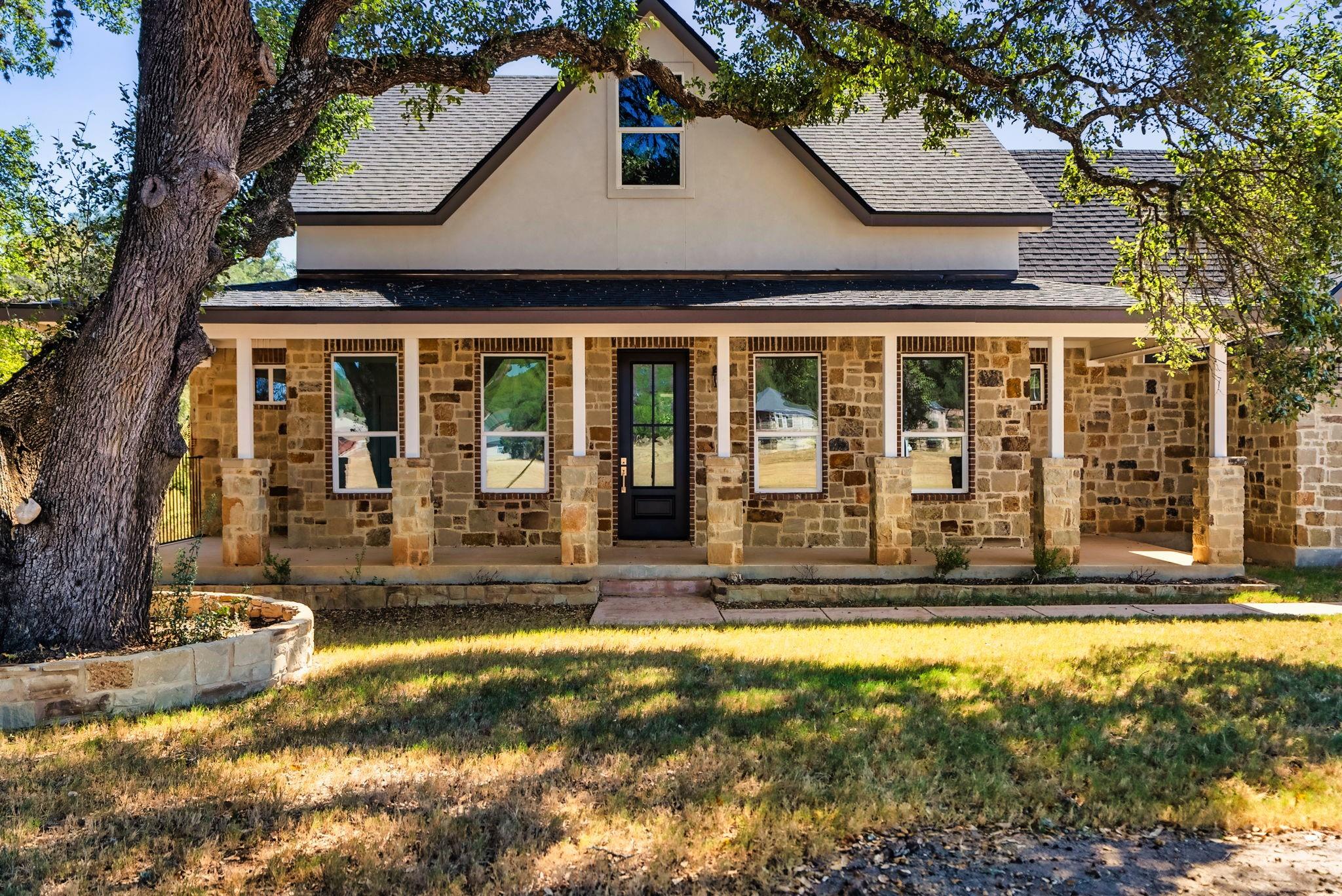 310 Shayla LN, Canyon Lake, TX 78133 photo 2