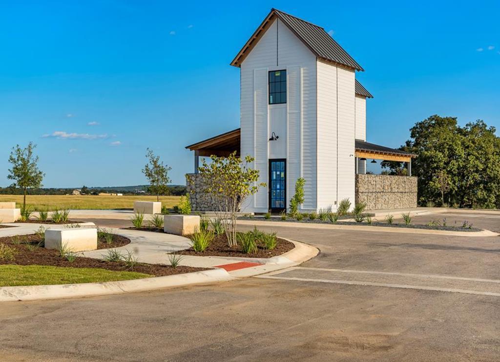 102 Baurenhof CT, Fredericksburg, TX 78624 photo 3