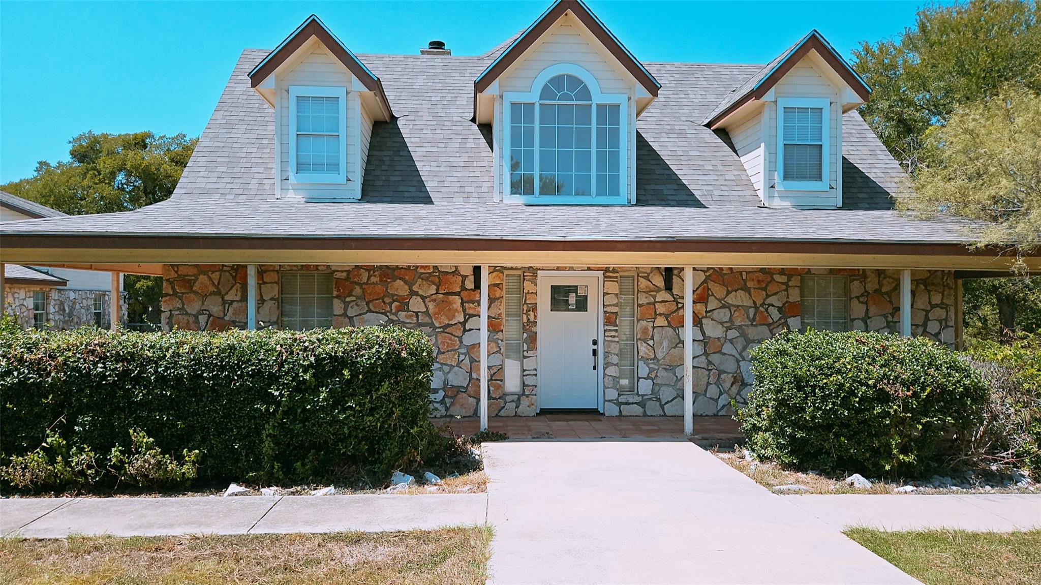 105 Meadow DR, Georgetown, TX 78633 photo 2