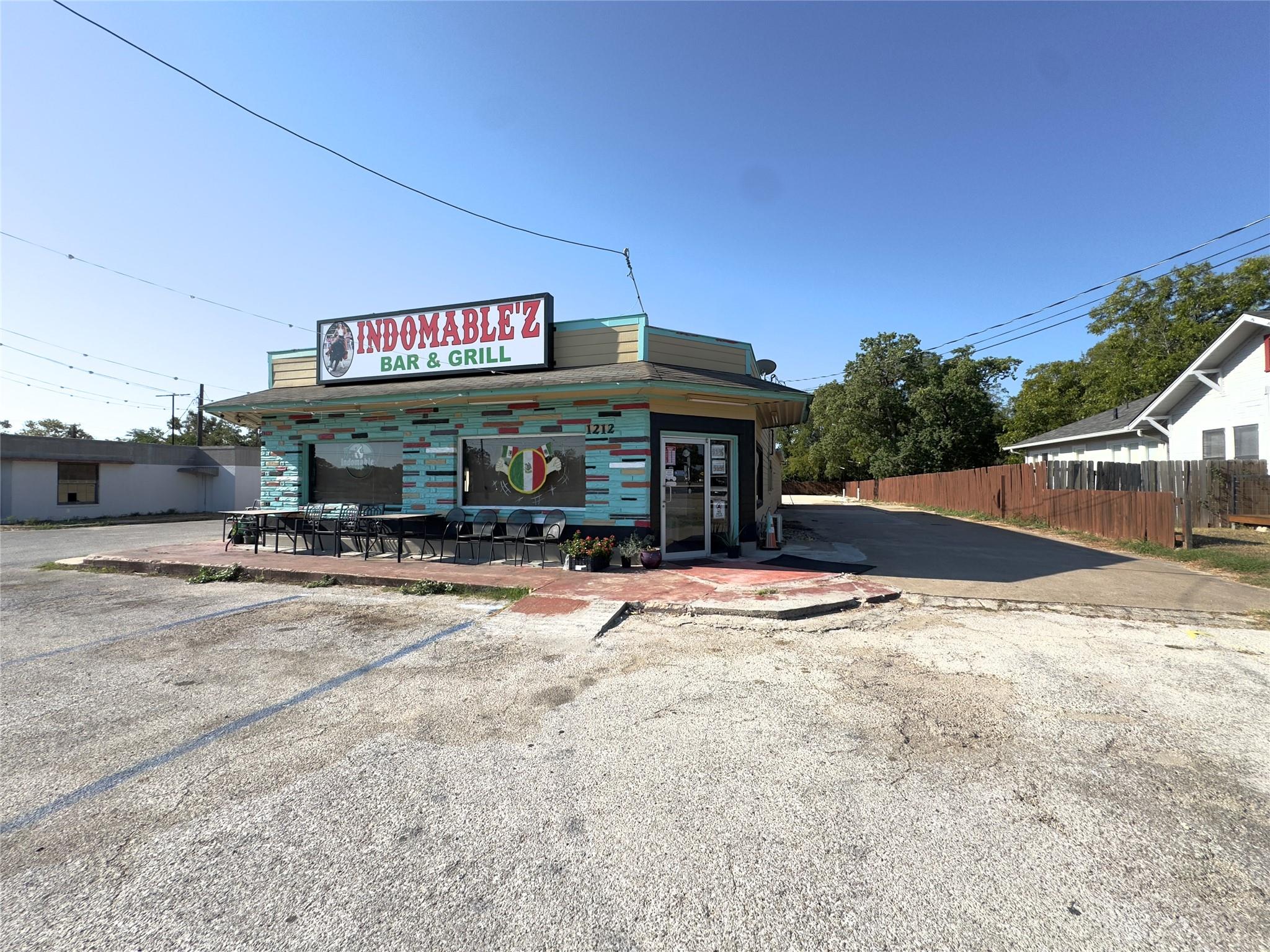 1212 Pierce ST, Luling, TX 78648 photo 2