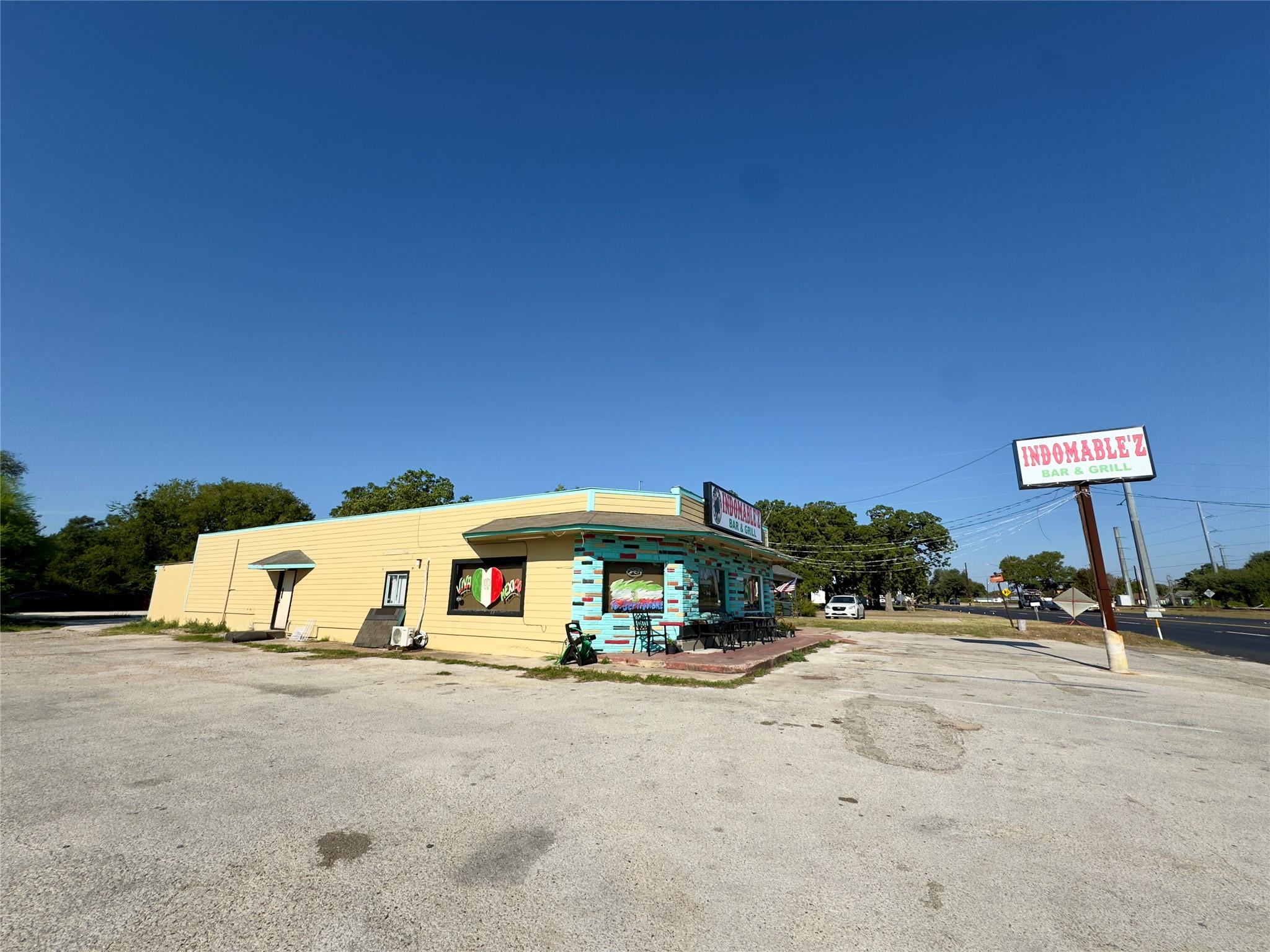 1212 Pierce ST, Luling, TX 78648 photo 4