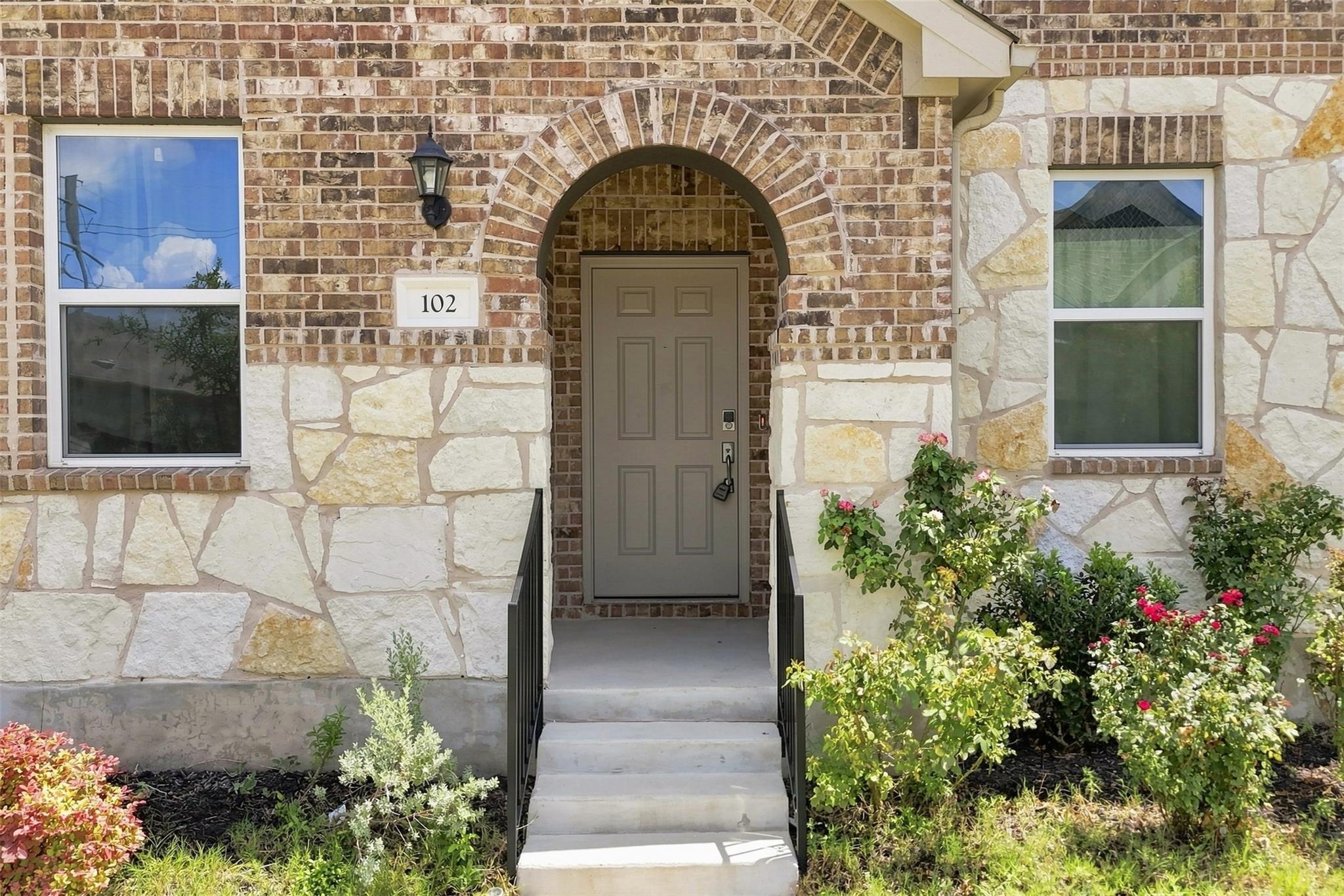 102 Gracie WAY, Hutto, TX 78634 photo 3
