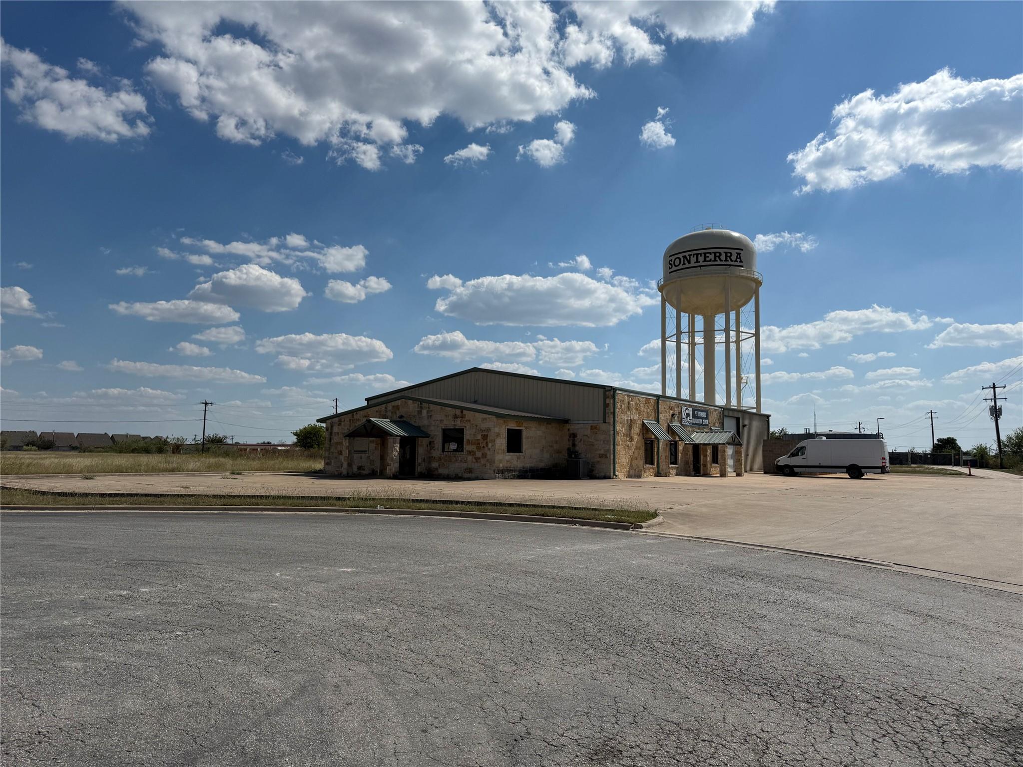 321 Limestone TER, Jarrell, TX 76537 photo 2