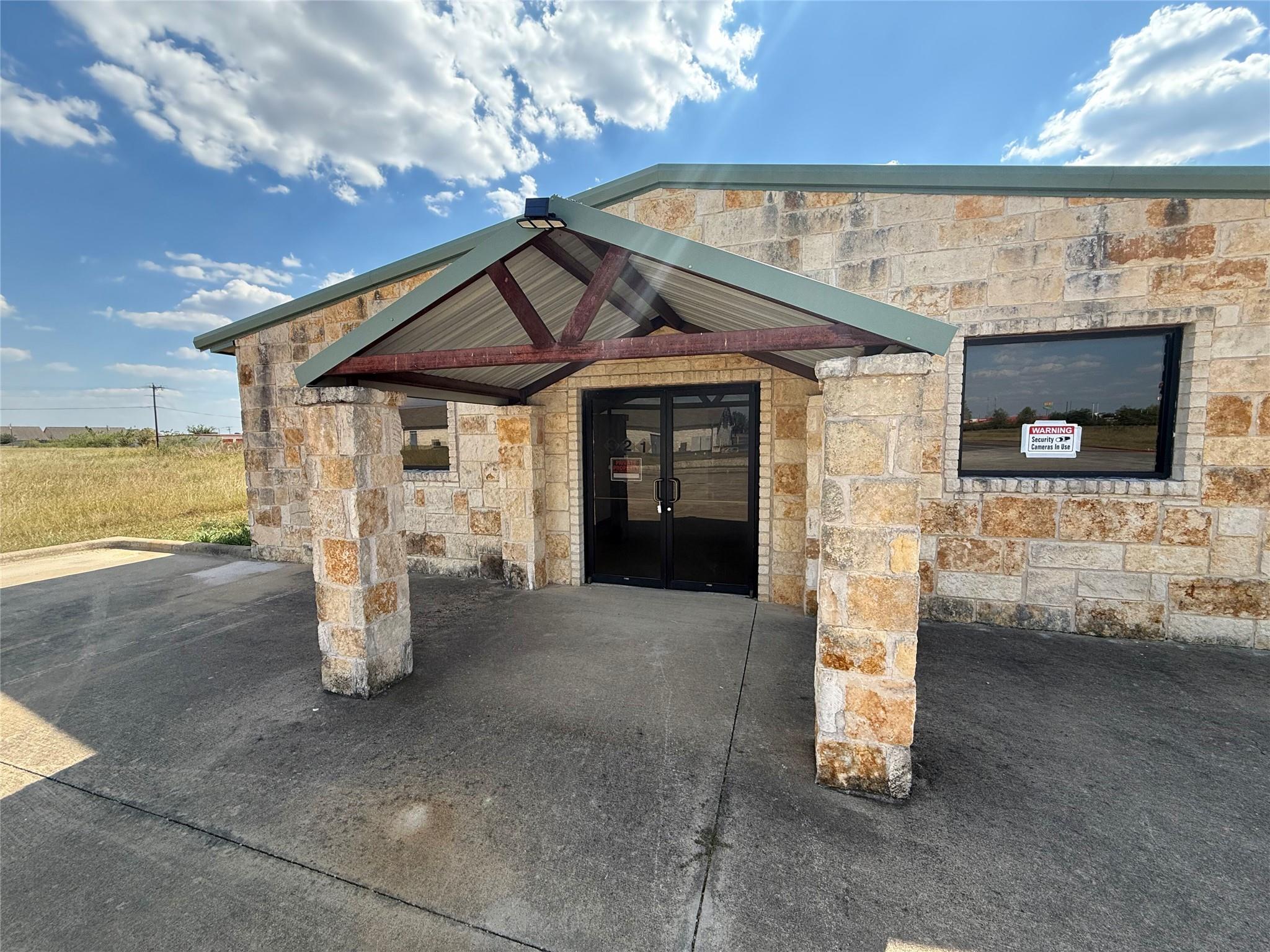 321 Limestone TER, Jarrell, TX 76537 photo 3