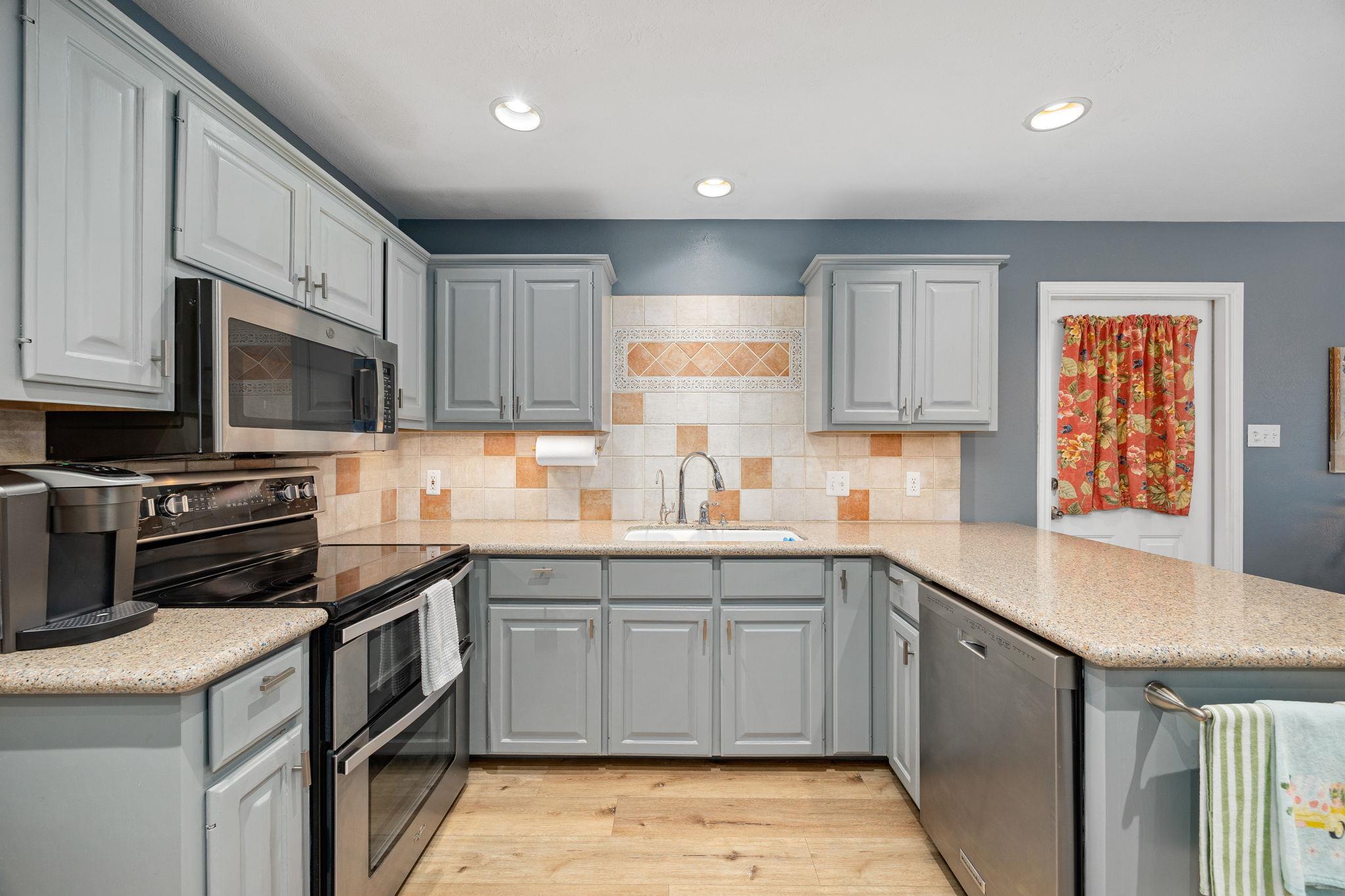 20 Westwood DR, Wimberley, TX 78676 photo 4