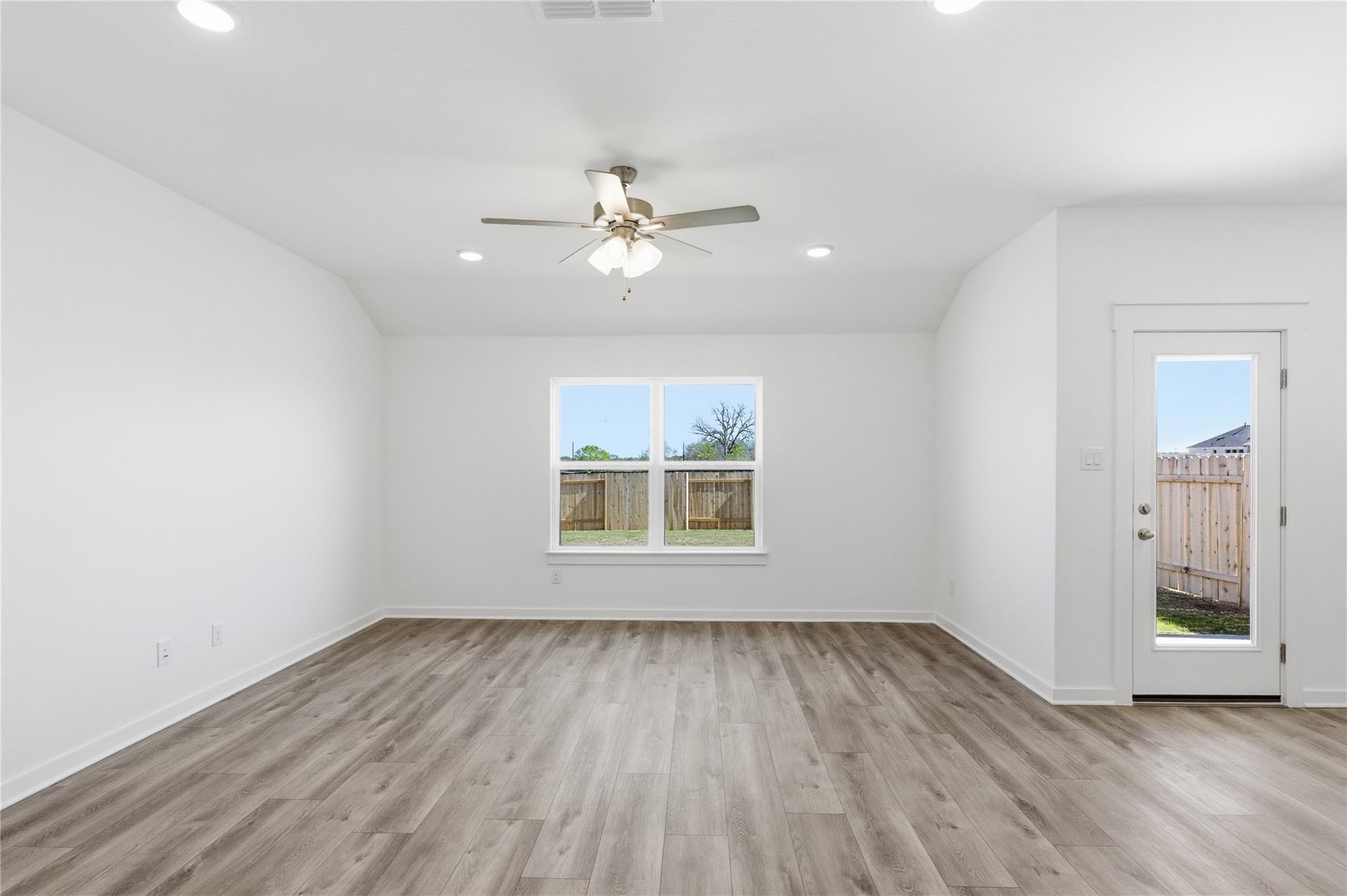 191 Oriole ST, Kyle, TX 78640 photo 2