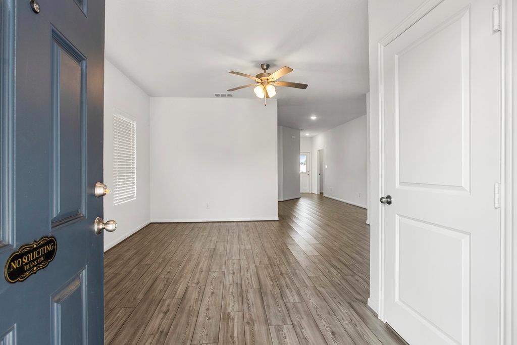 104 Katie Elder DR, Jarrell, TX 76537 photo 5
