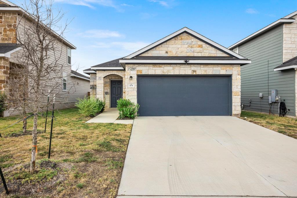 104 Katie Elder DR, Jarrell, TX 76537 photo 4