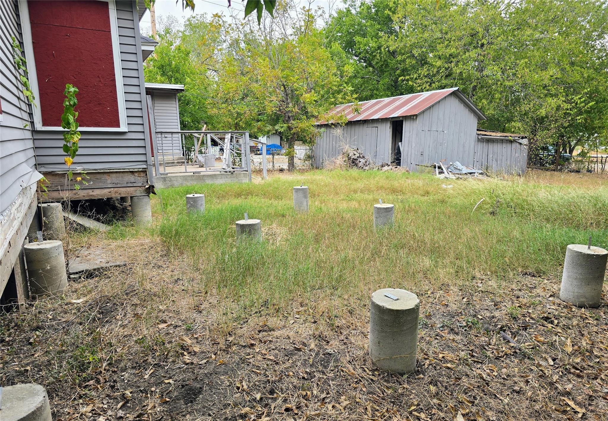 914 Porter ST, Taylor, TX 76574 photo 3