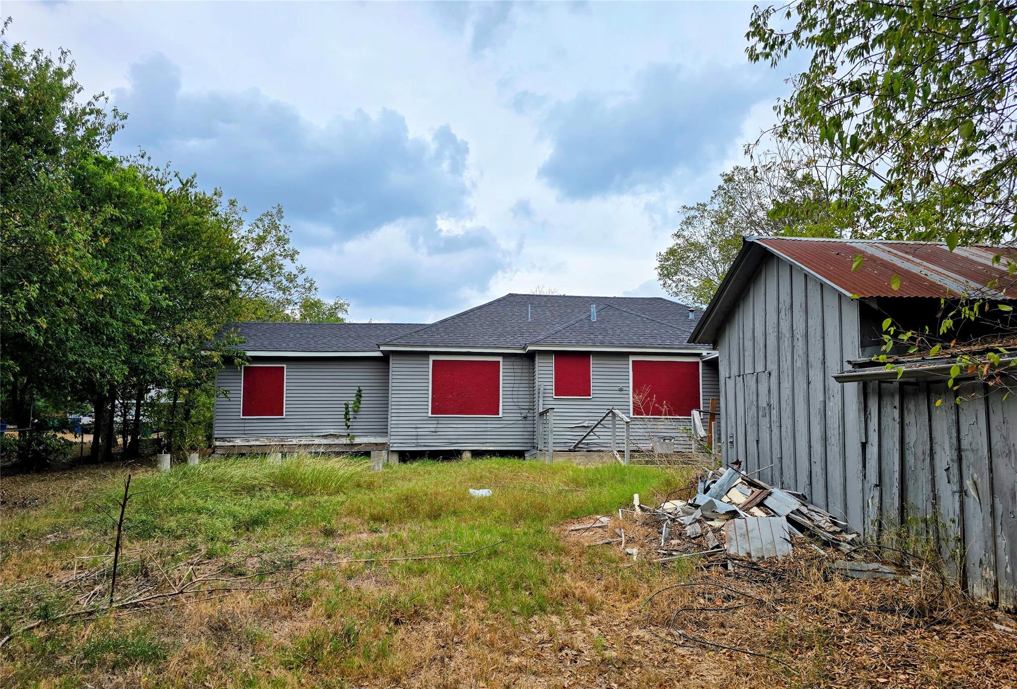 914 Porter ST, Taylor, TX 76574 photo 4