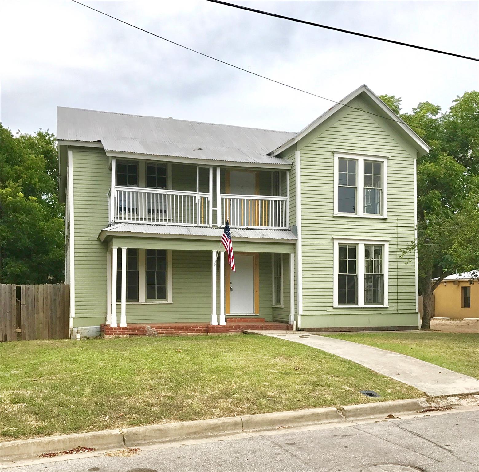 521 & 525 Hutchison ST, San Marcos, TX 78666 photo 2