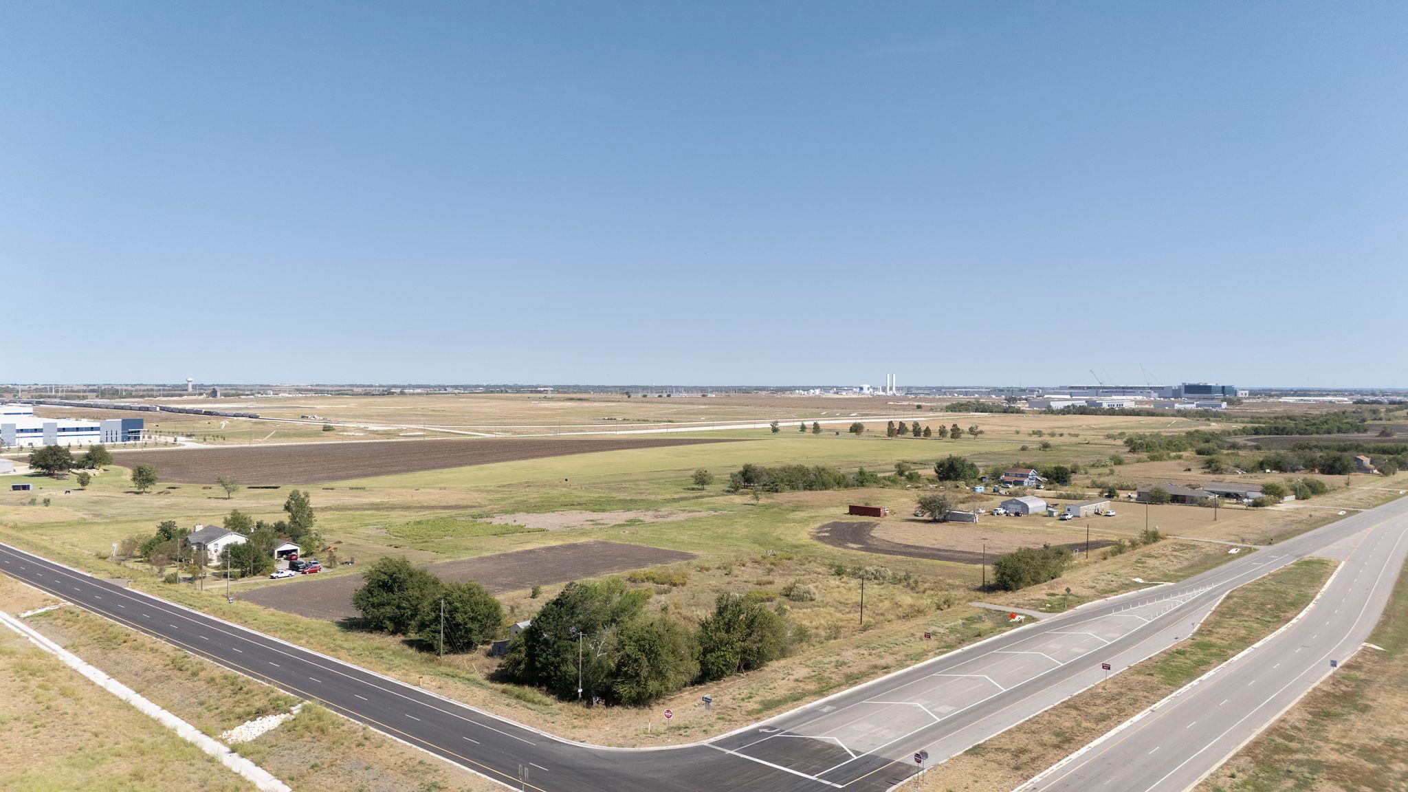 1451 Fm 3349 RD, Taylor, TX 76574 photo 4