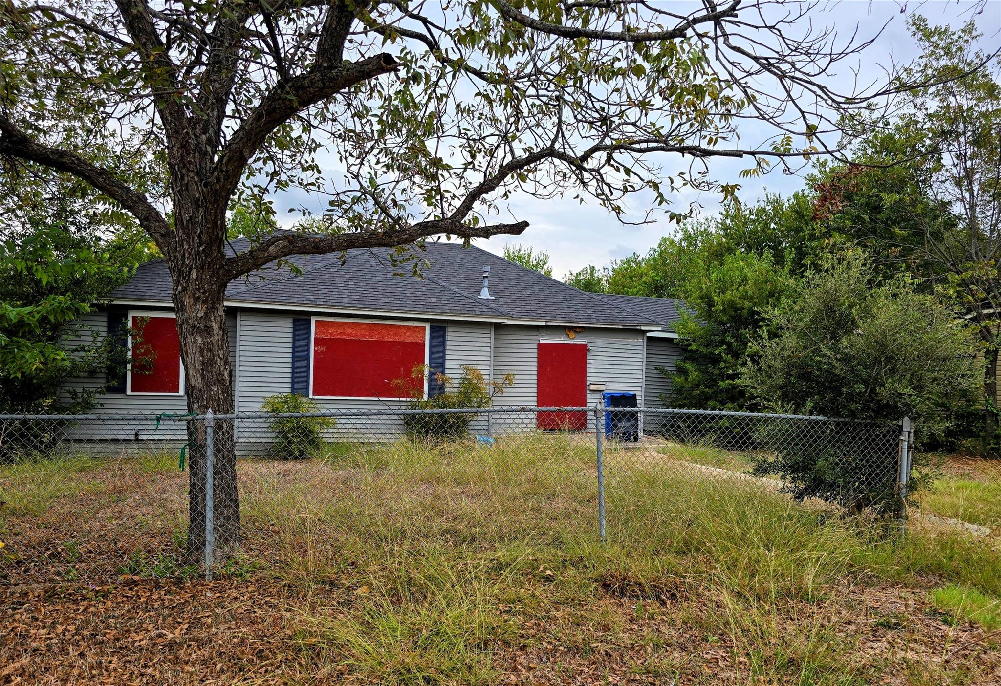 914 Porter &  901 W 5th, Taylor, TX 76574 photo 4