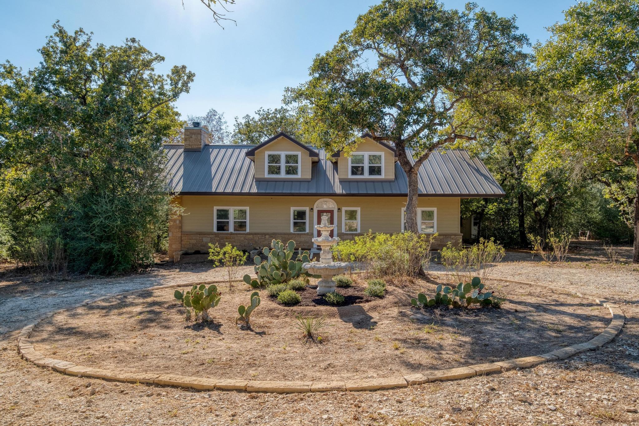 123 Bowie TRL, Luling, TX 78648 photo 2