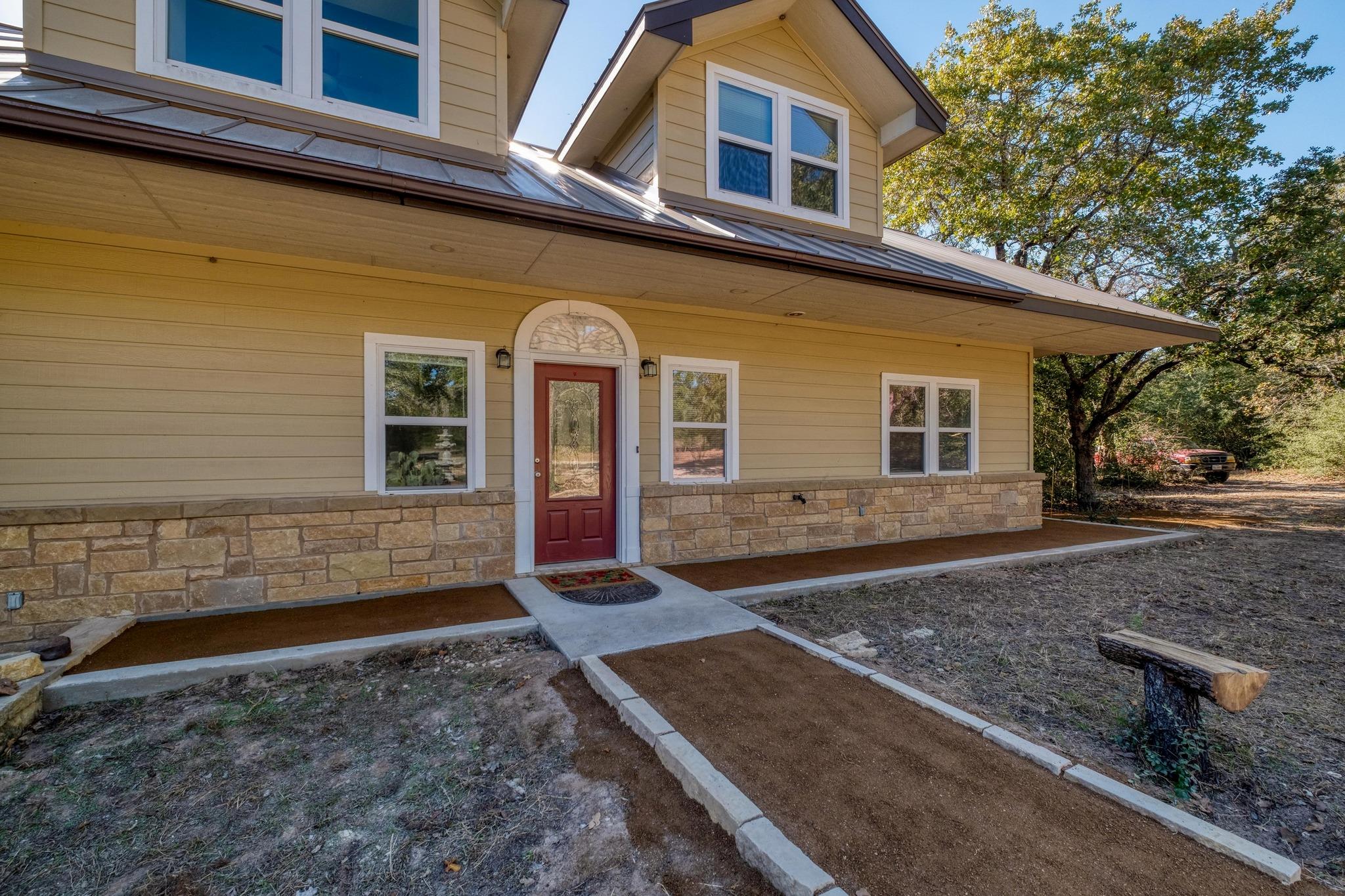 123 Bowie TRL, Luling, TX 78648 photo 4