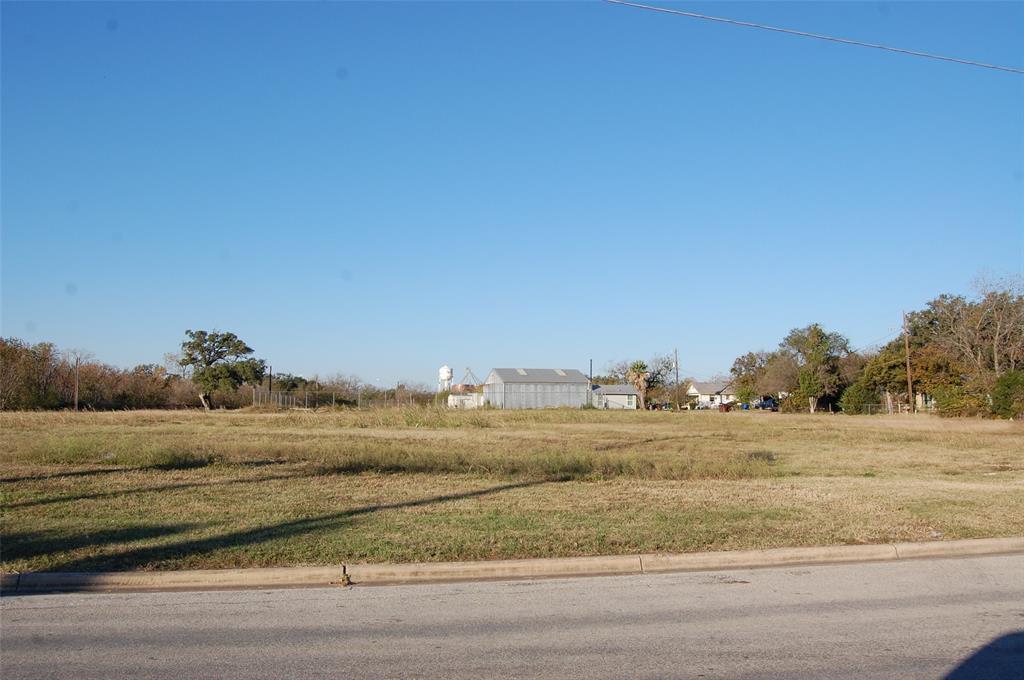 621 Commerce ST, Lockhart, TX 78644 photo 2