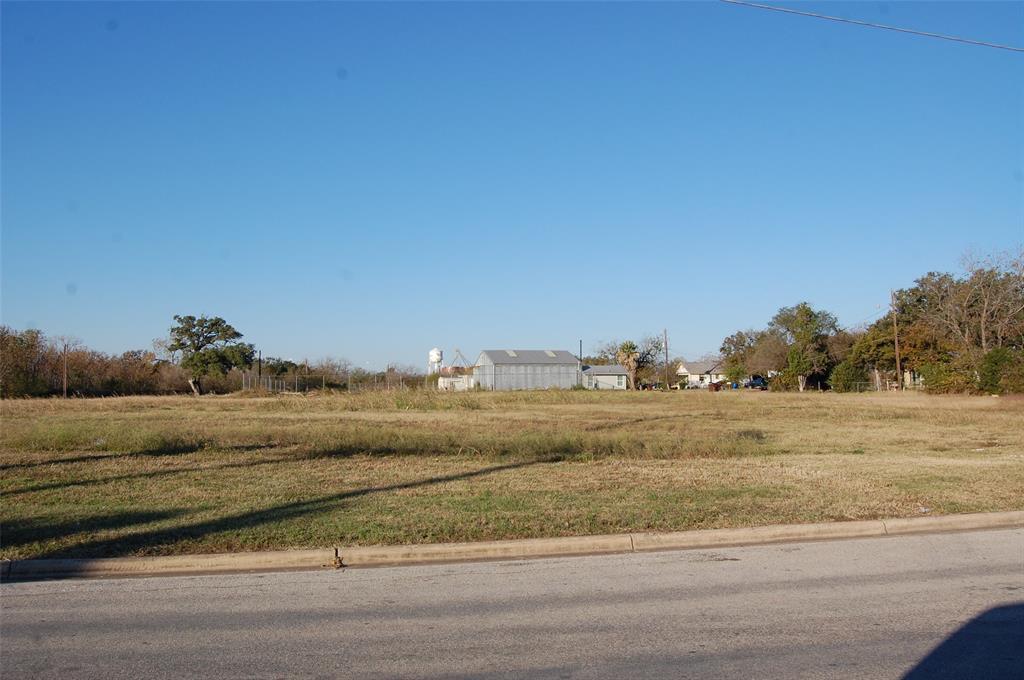 621 Commerce ST, Lockhart, TX 78644 photo 3
