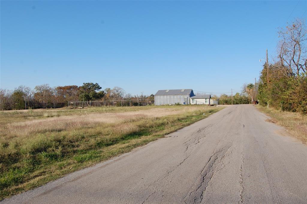 621 Commerce ST, Lockhart, TX 78644 photo 4
