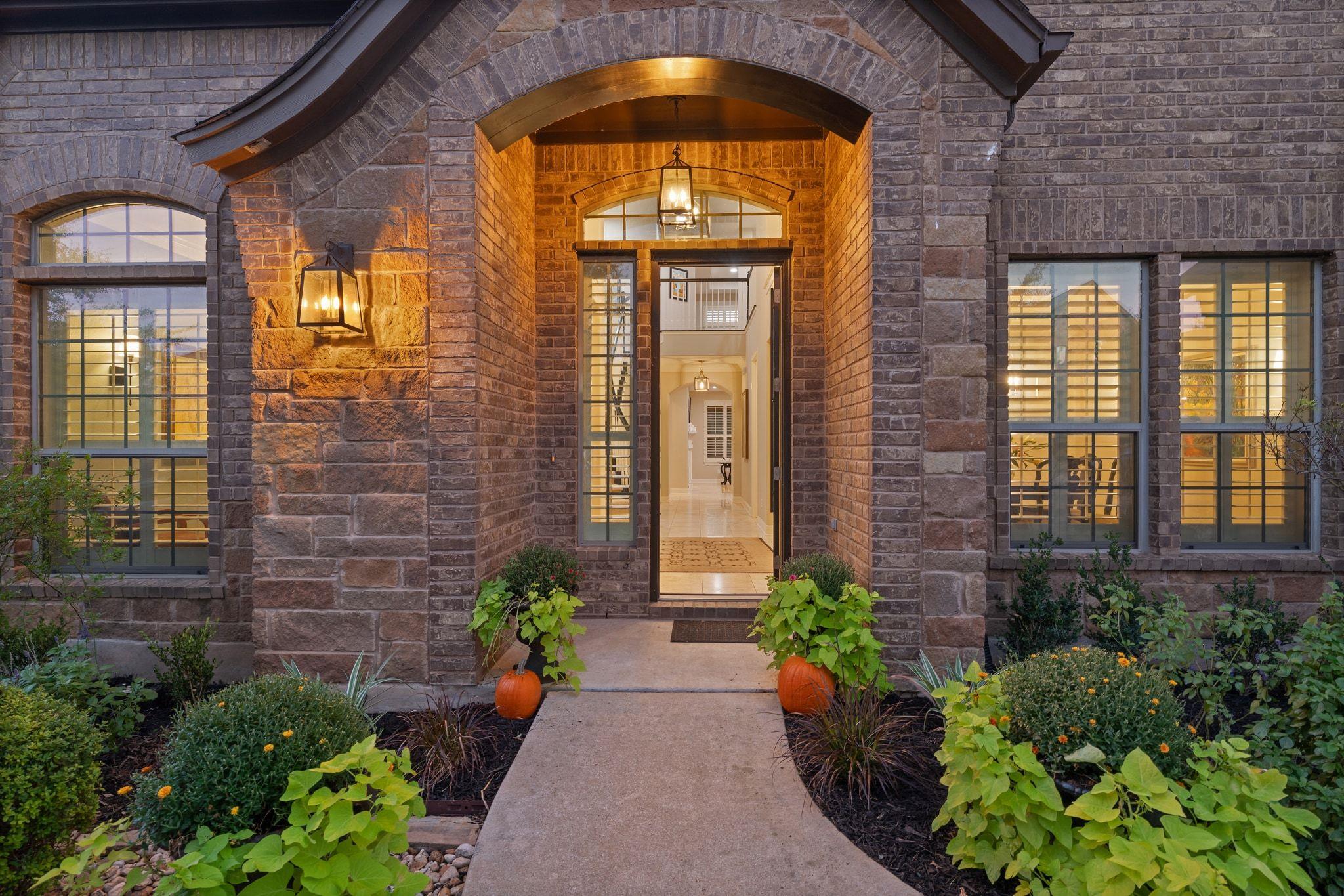 12013 Palisades PKWY, Austin, TX 78732 photo 2