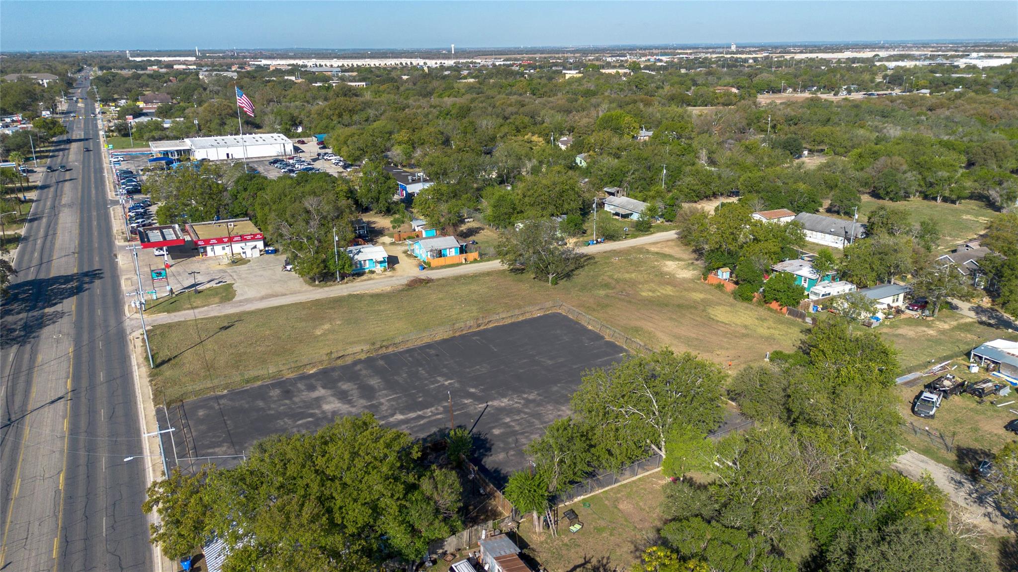 784 Court ST, Seguin, TX 78155 photo 2