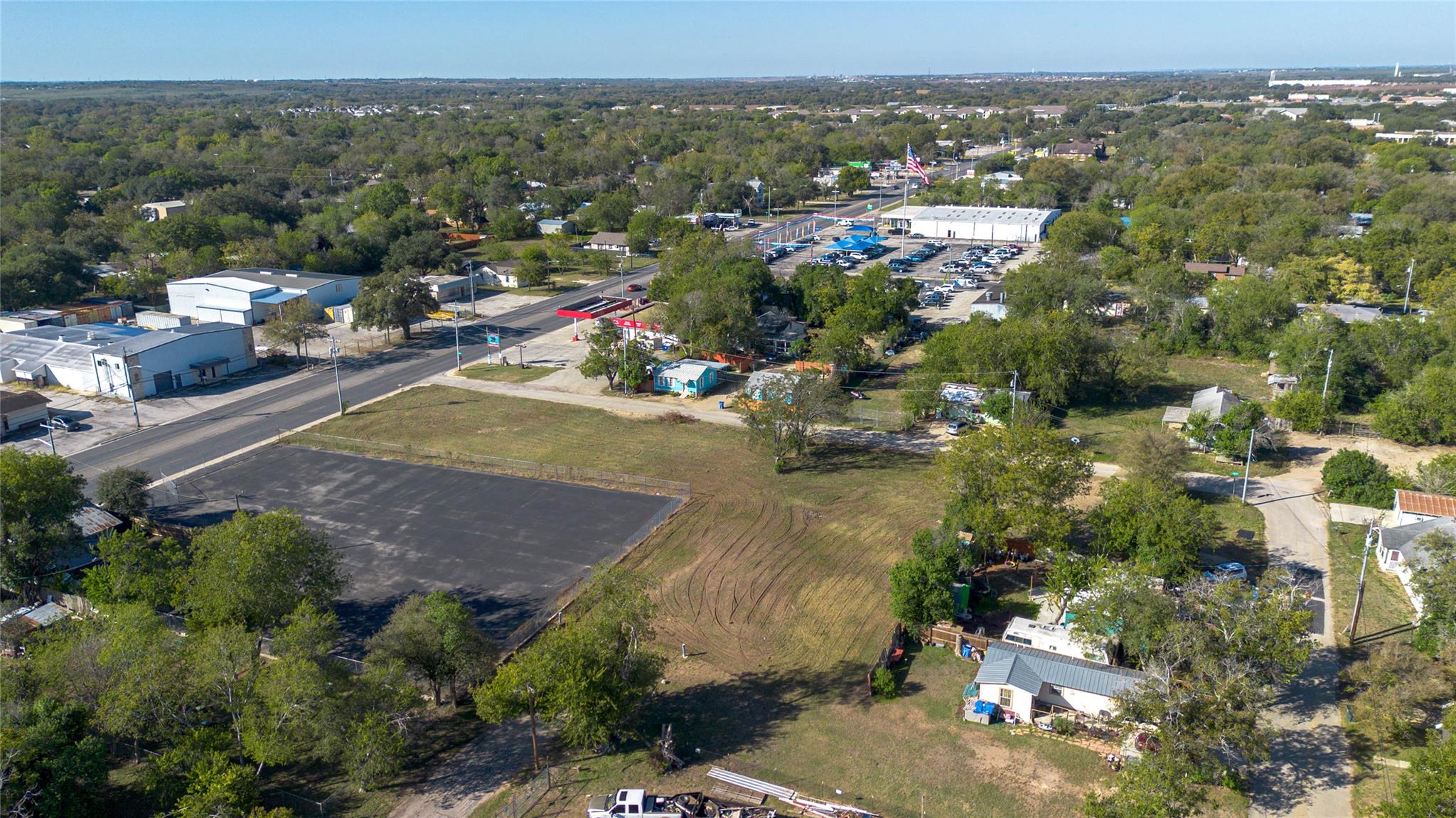 784 Court ST, Seguin, TX 78155 photo 4