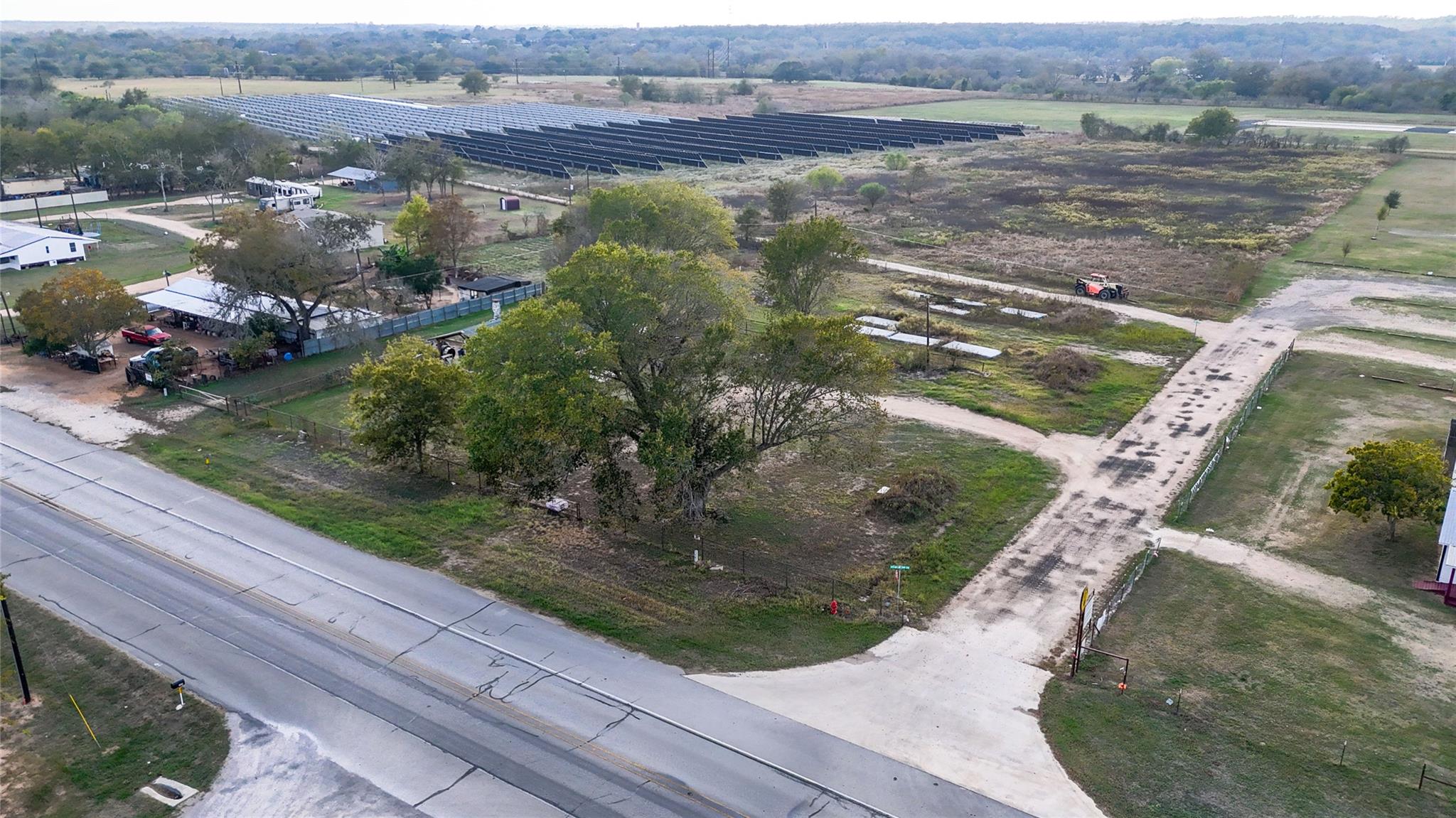 655 Loop 230, Smithville, TX 78957 photo 4