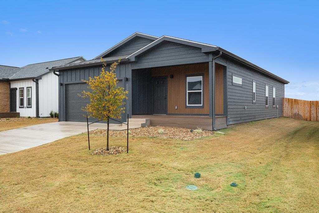 2027 Applewood DR, Lockhart, TX 78644 photo 2