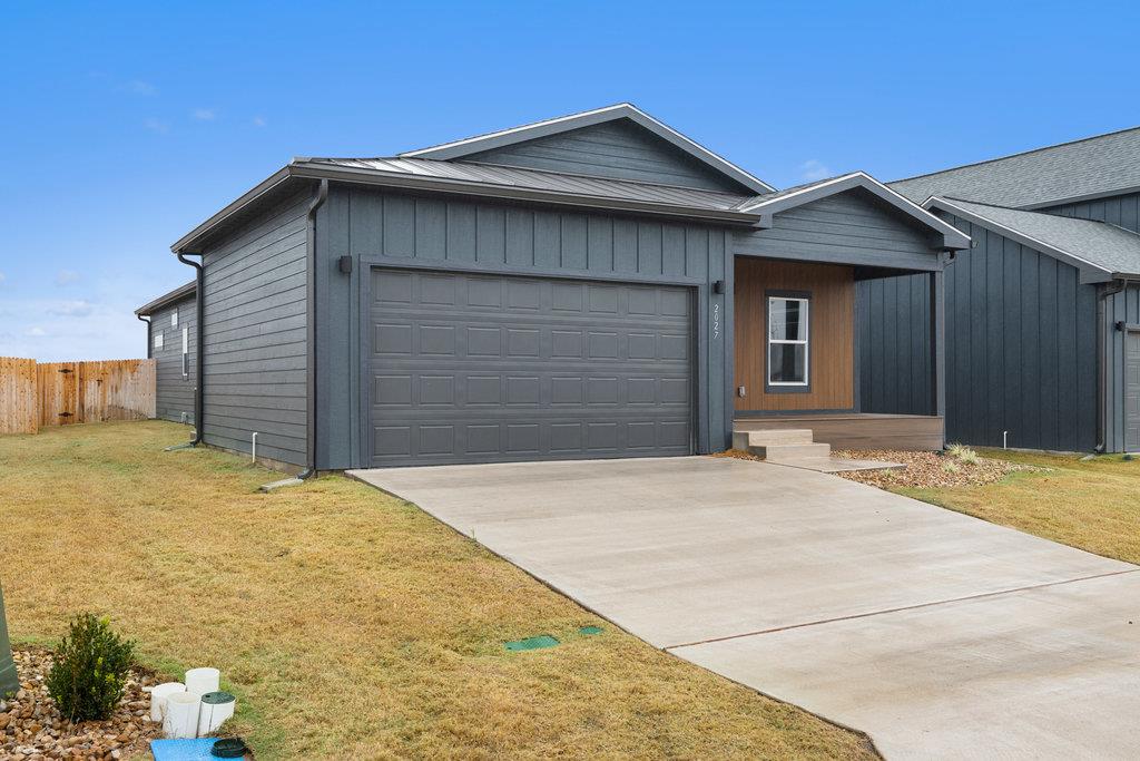 2027 Applewood DR, Lockhart, TX 78644 photo 3