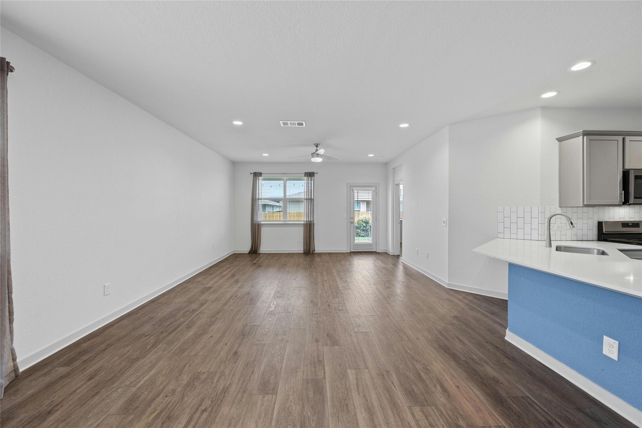 141 Parryi CV, Leander, TX 78641 photo 4
