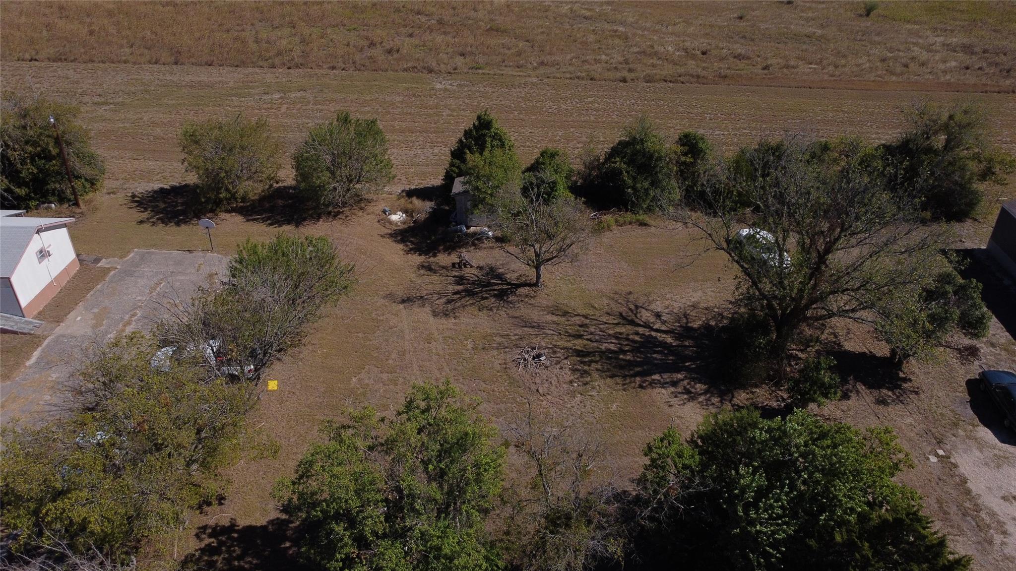 133 2nd Ave, Taylor, TX 76574 photo 2