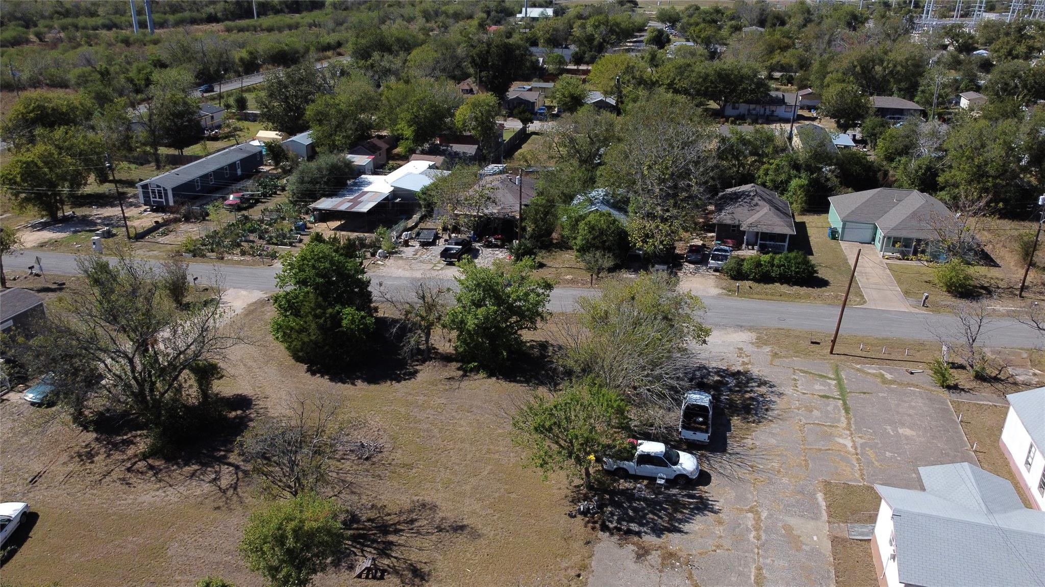 133 2nd Ave, Taylor, TX 76574 photo 3
