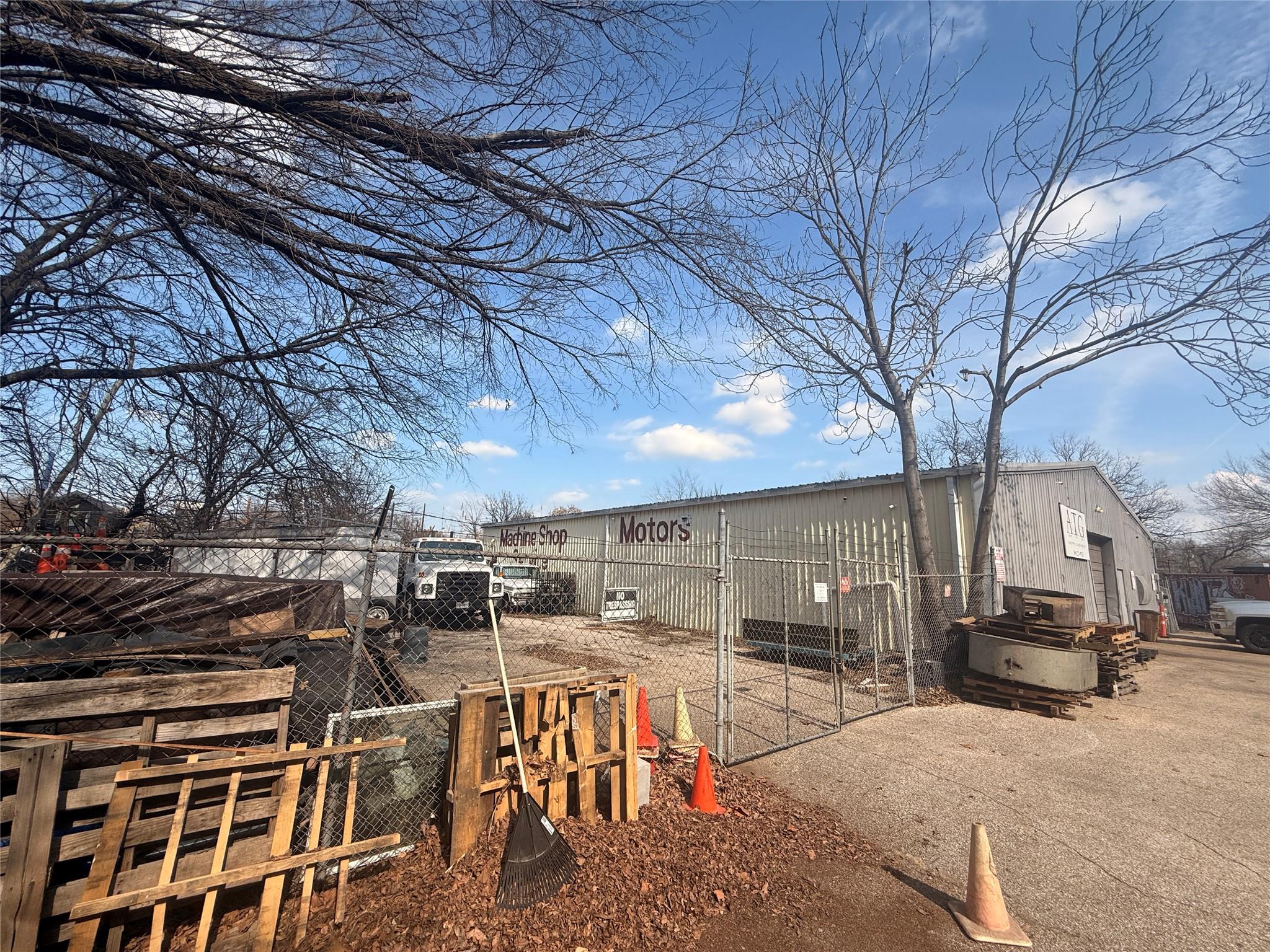2406 Hidalgo ST, Austin, TX 78702 photo 2