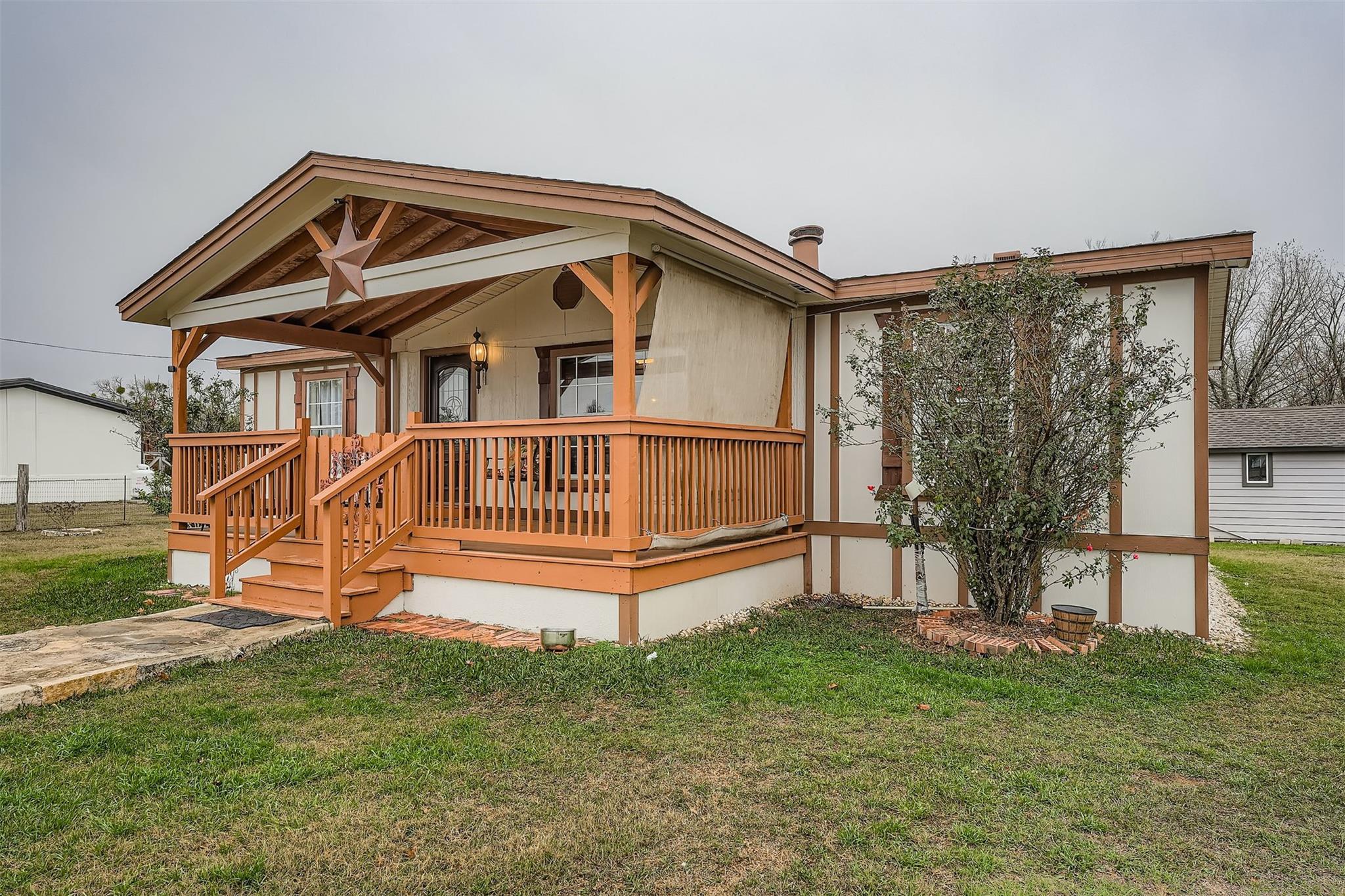 145 Alyssa LOOP, Bastrop, TX 78602 photo 3