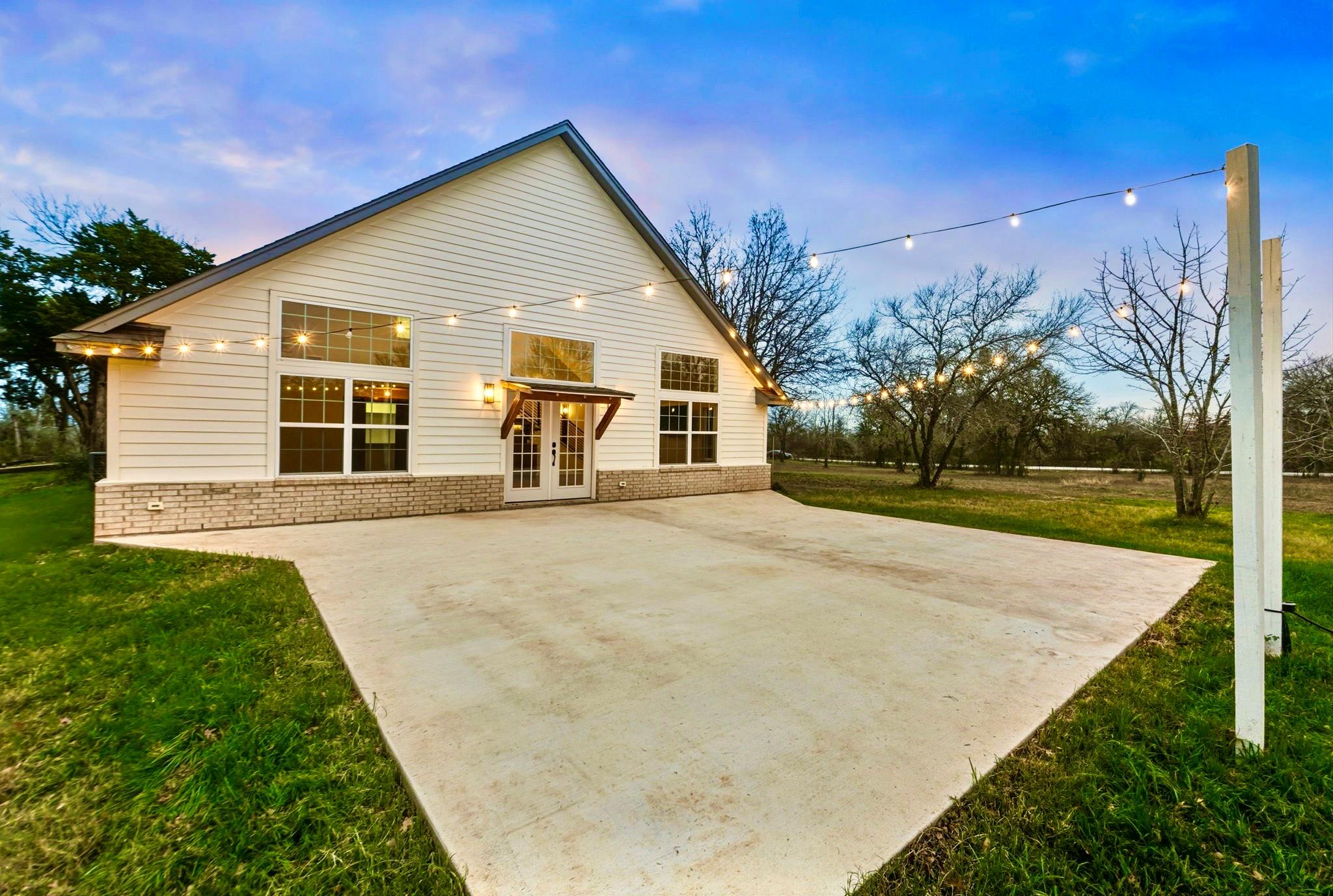20808 Sandy Brown LN, Webberville, TX 78621 photo 3