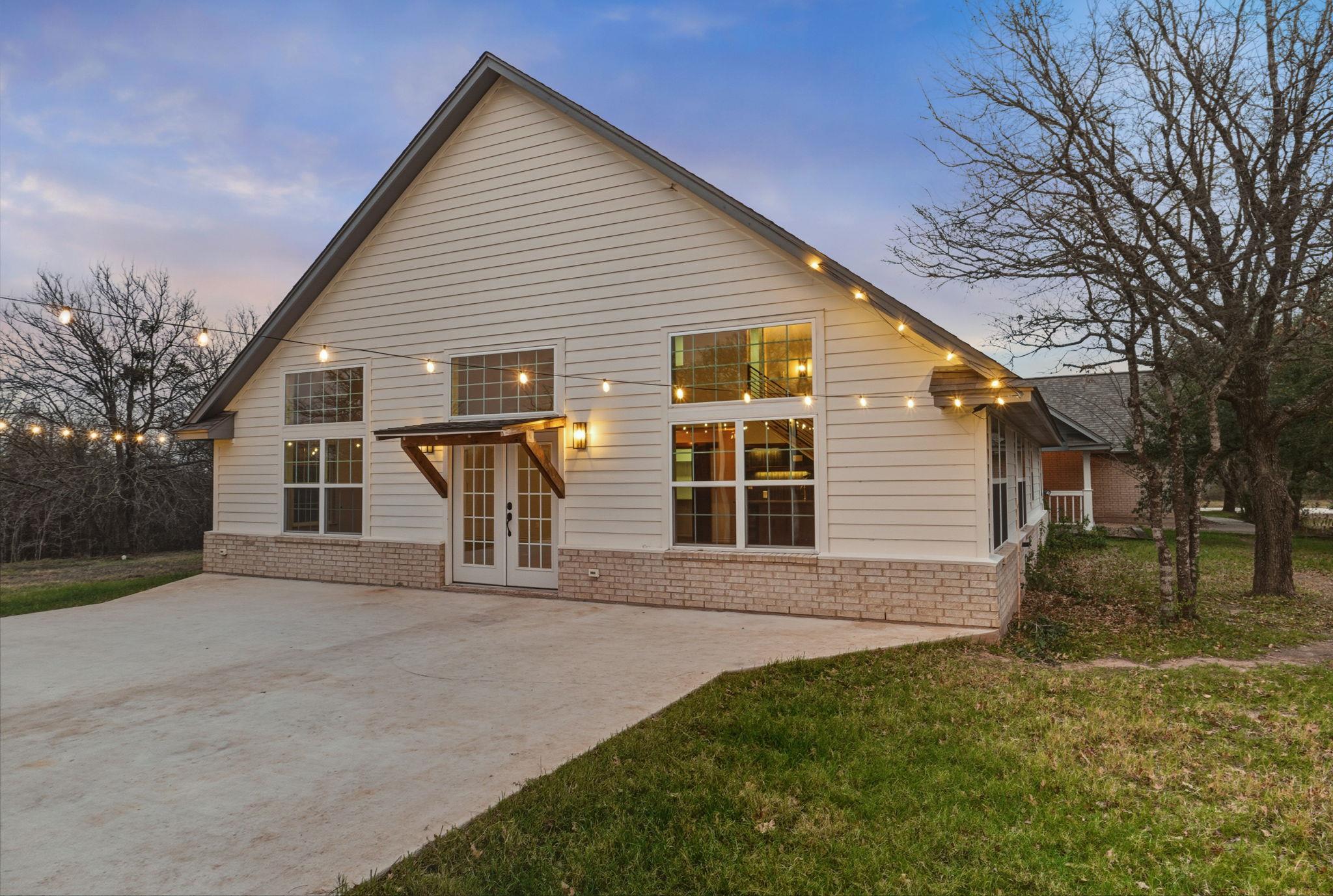 20808 Sandy Brown LN, Webberville, TX 78621 photo 4