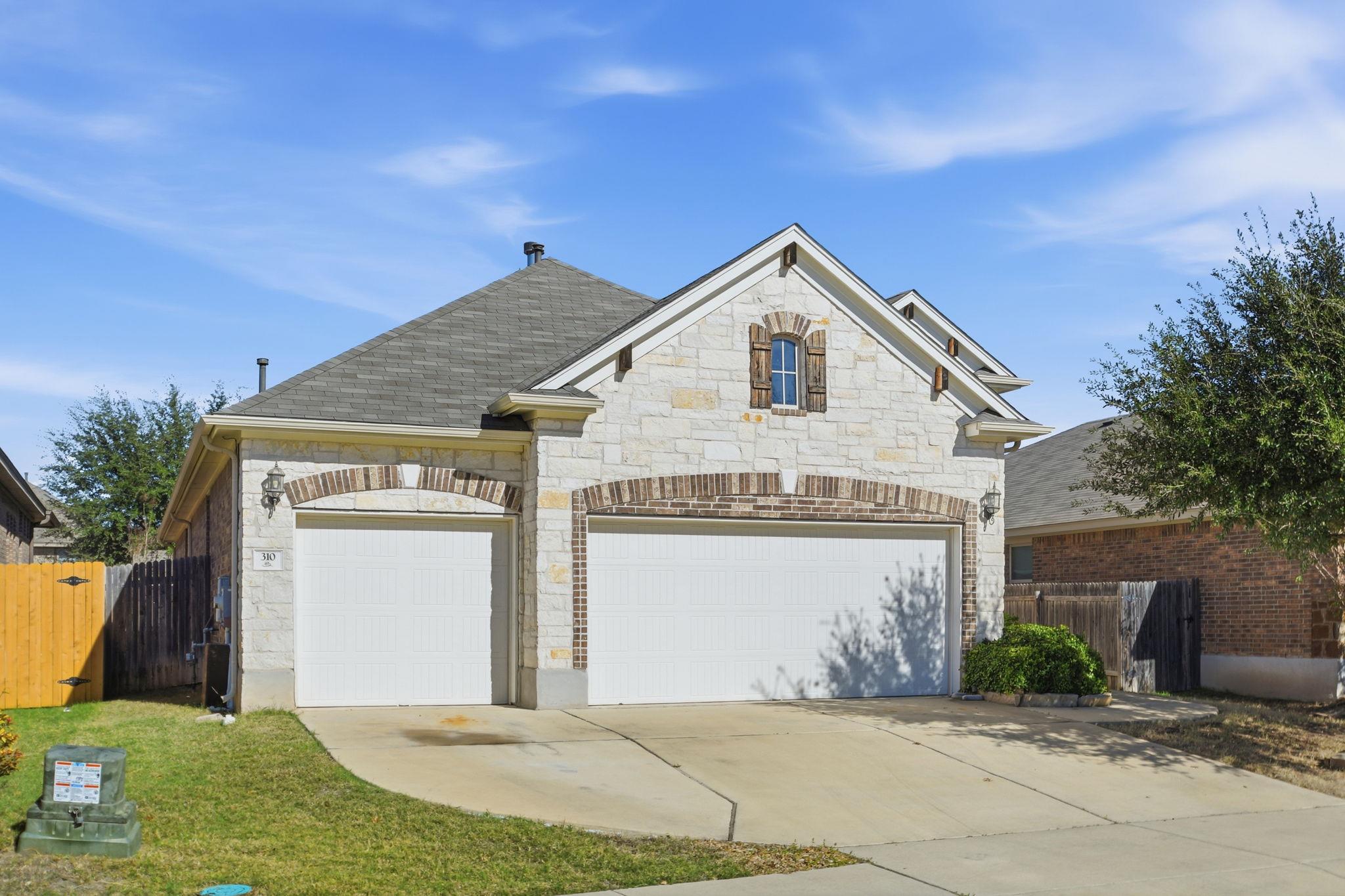 310 Durata DR, San Marcos, TX 78666 photo 2