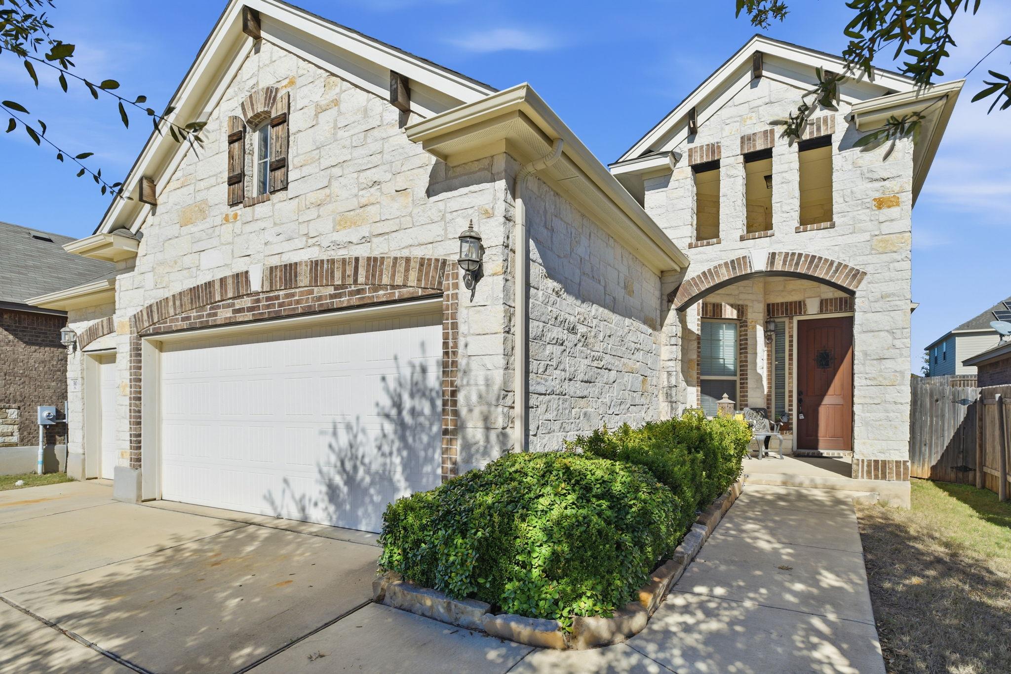 310 Durata DR, San Marcos, TX 78666 photo 3